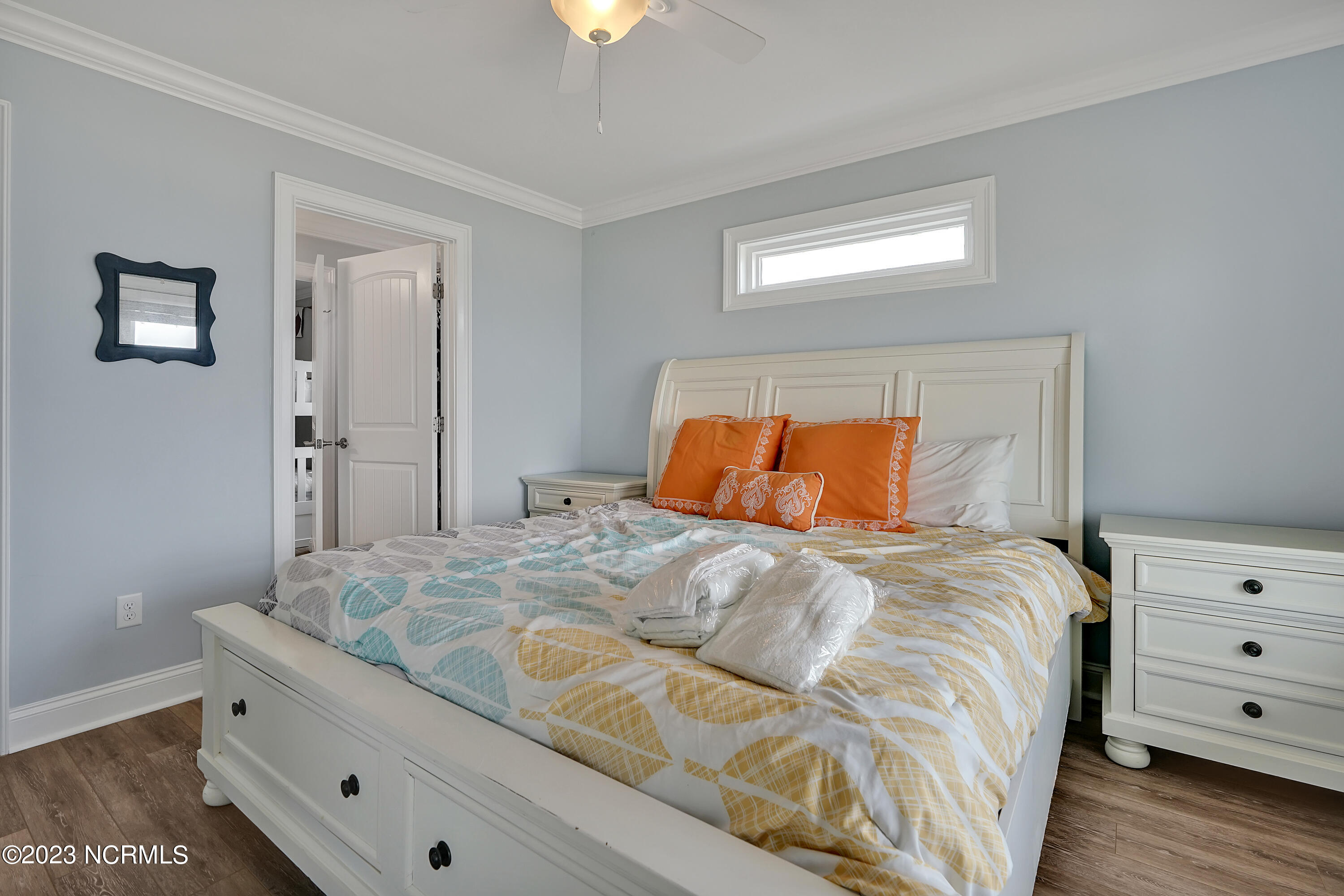 100558730 | Photo 49