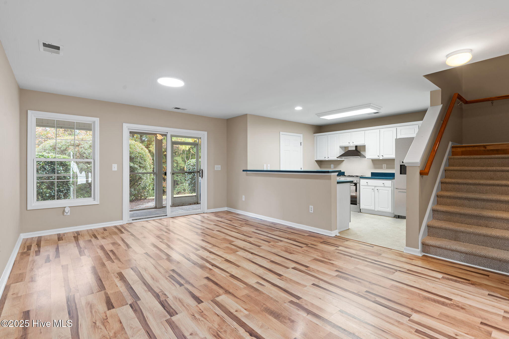 100542570 | Photo 21