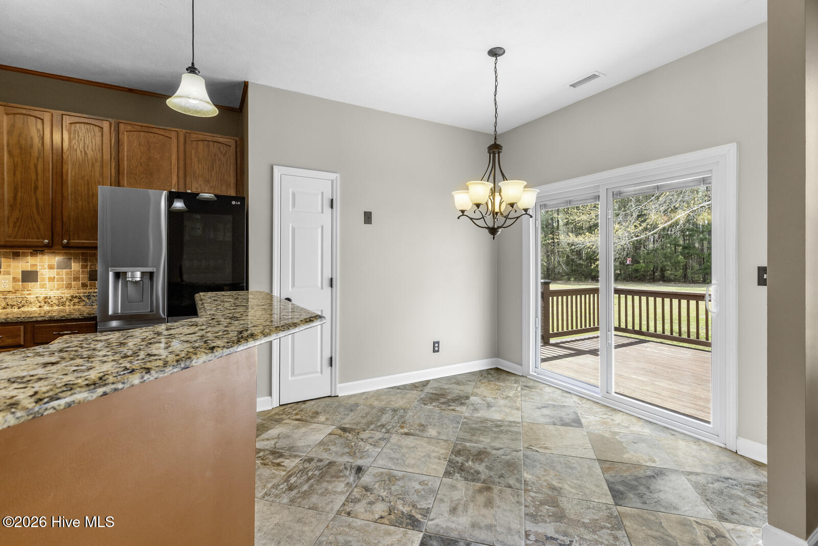 100563110 | Photo 15