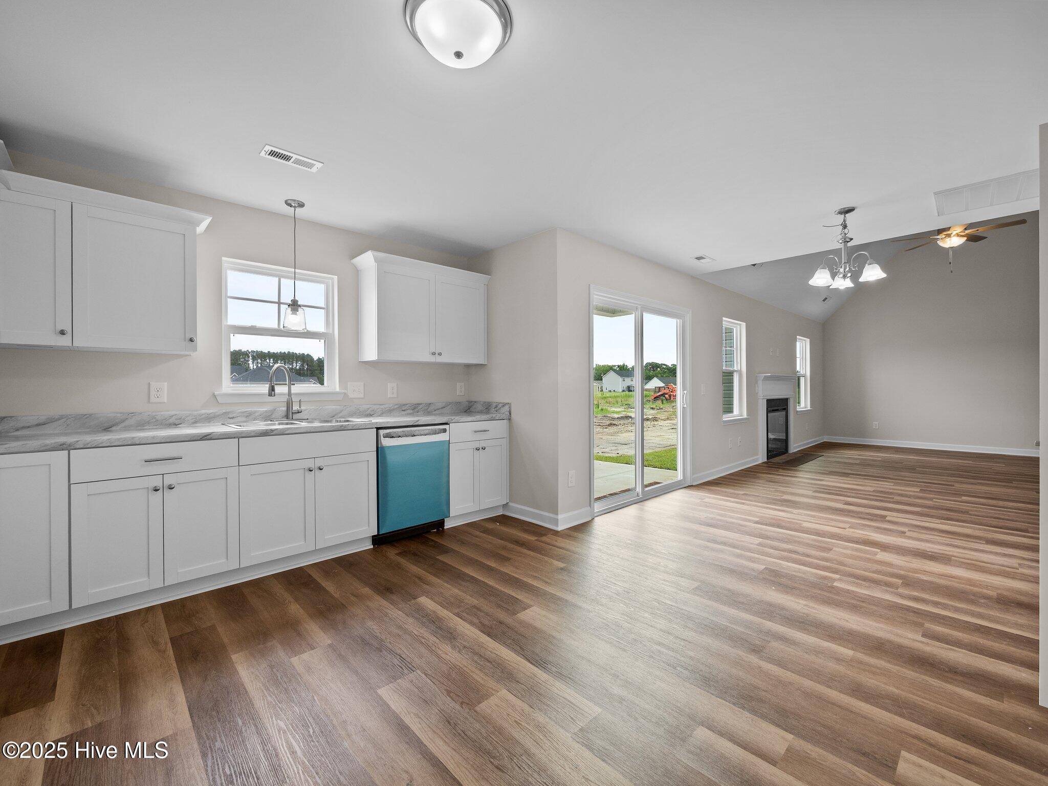 100511213 | Photo 40