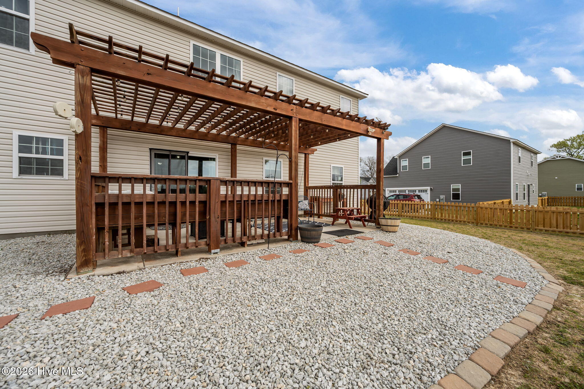 100560524 | Photo 46