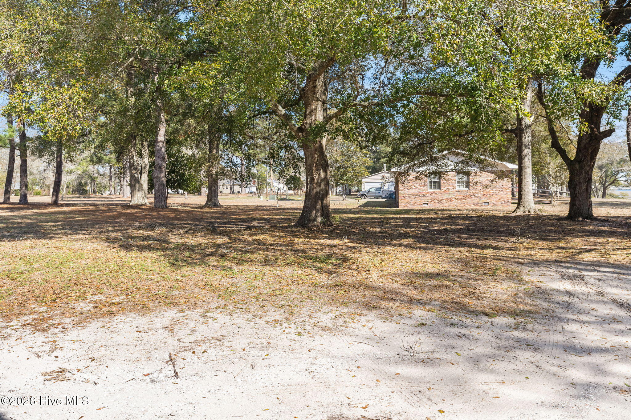 100561810 | Photo 57