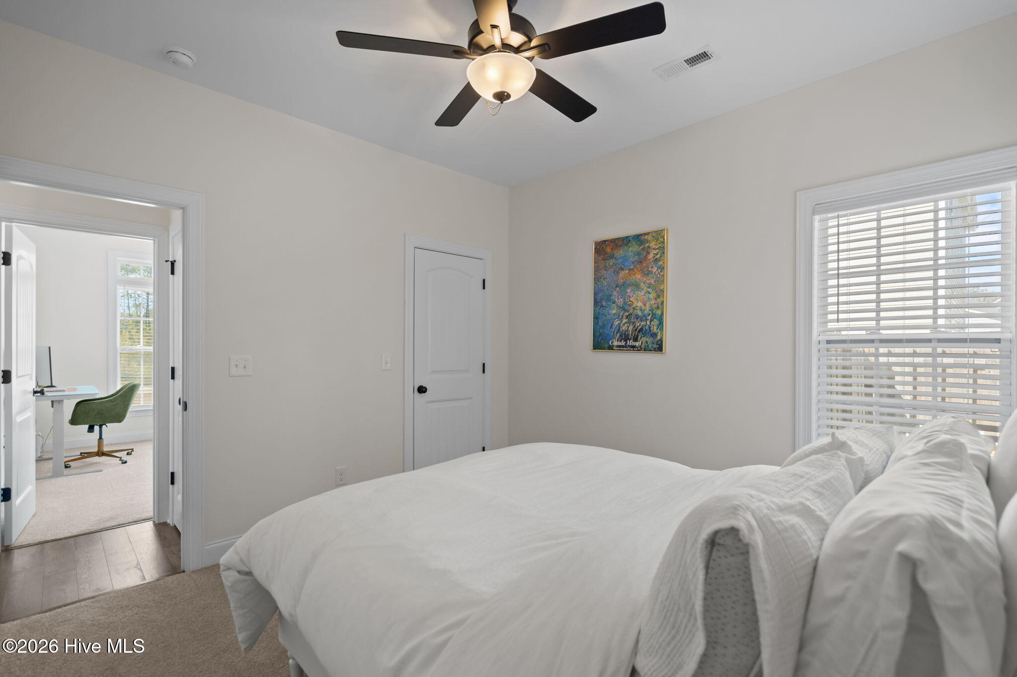 100567141 | Photo 23