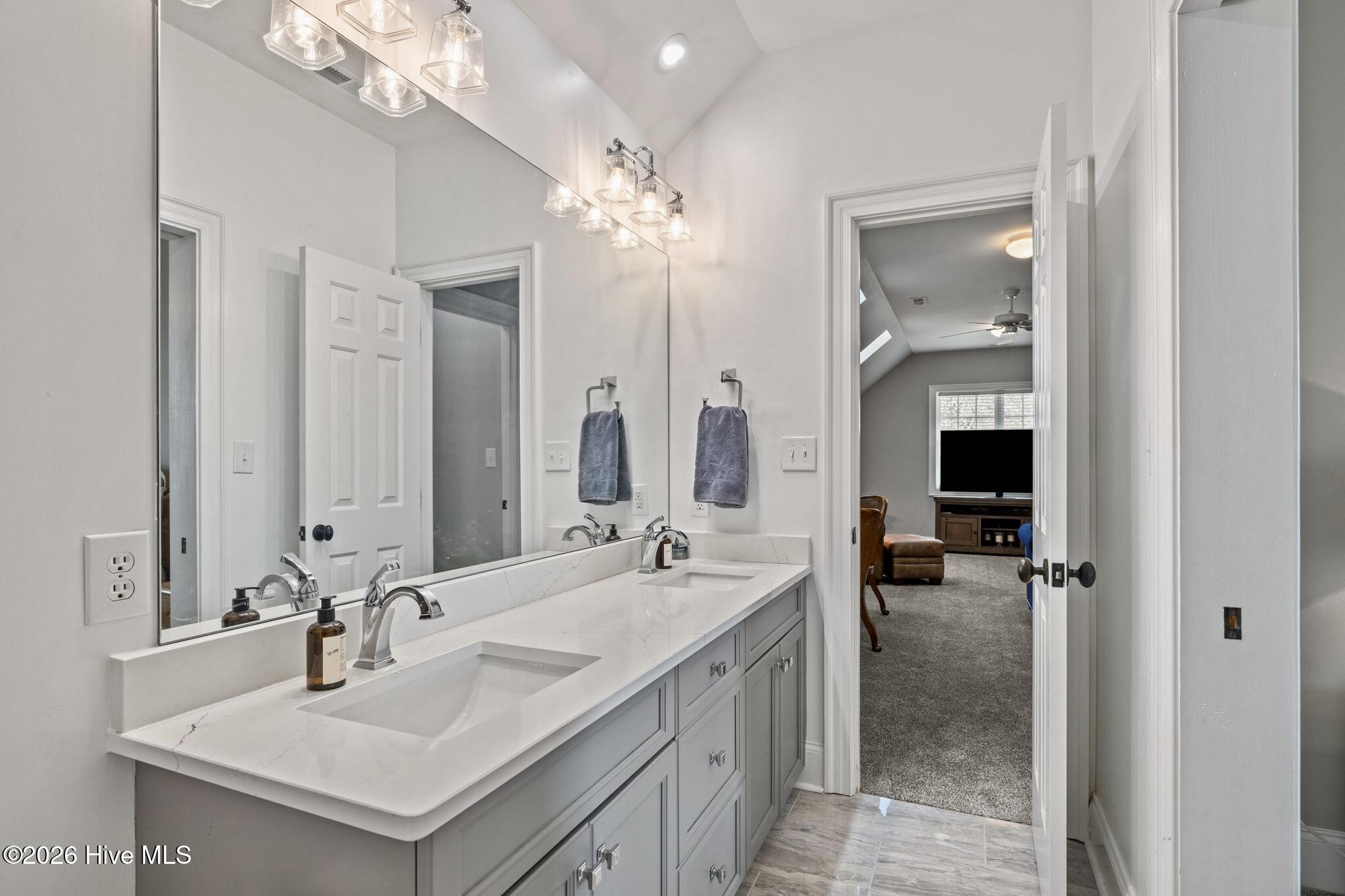 100554382 | Photo 29