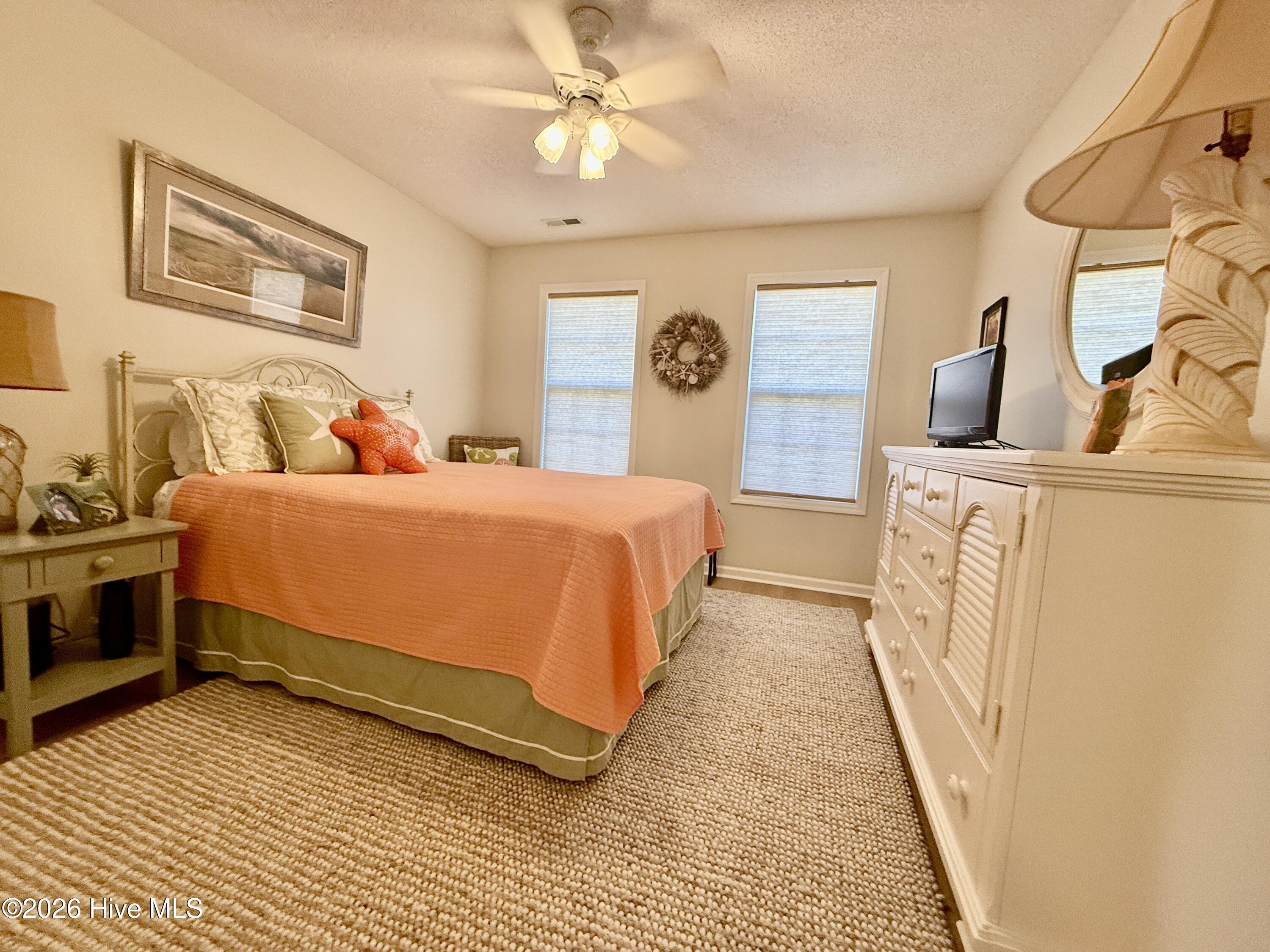 100561719 | Photo 15