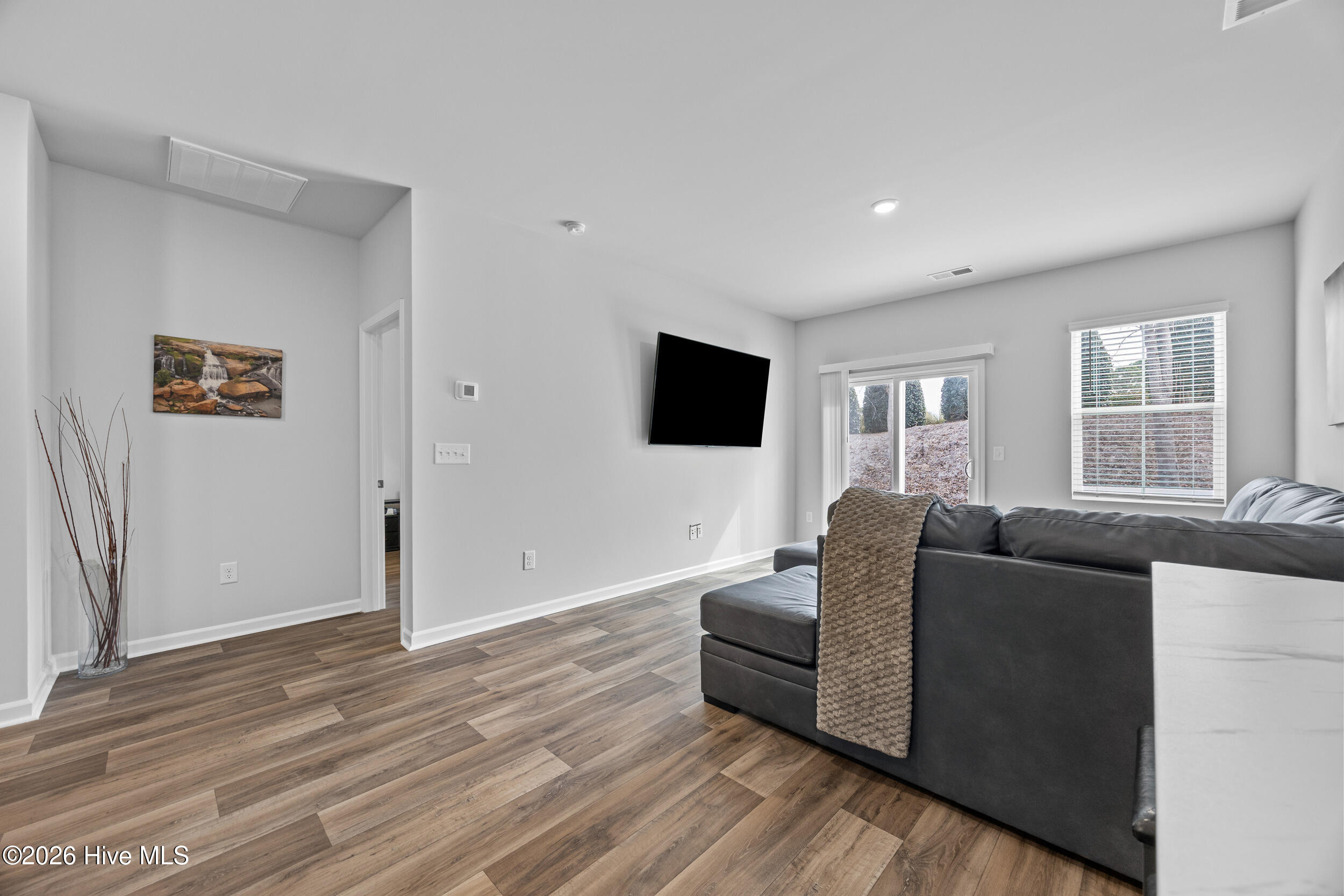 100554337 | Photo 24