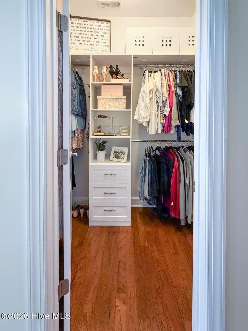 100566099 | Photo 16