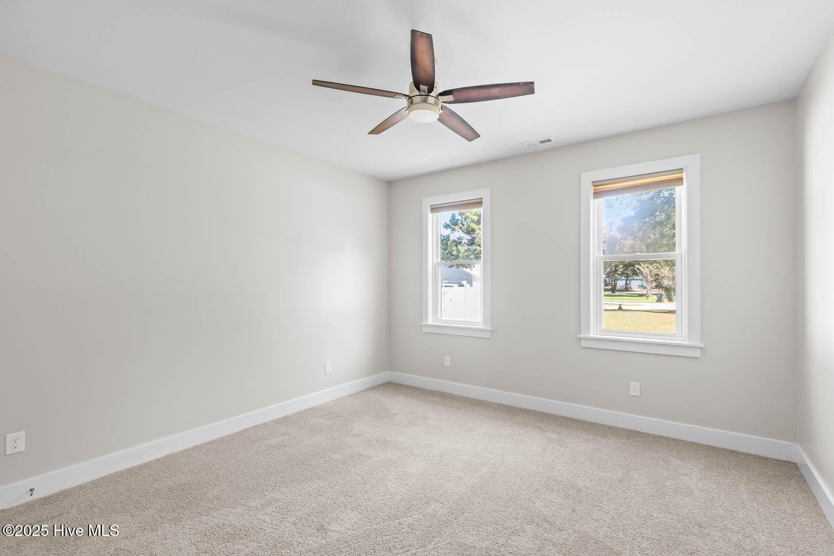 100535399 | Photo 36