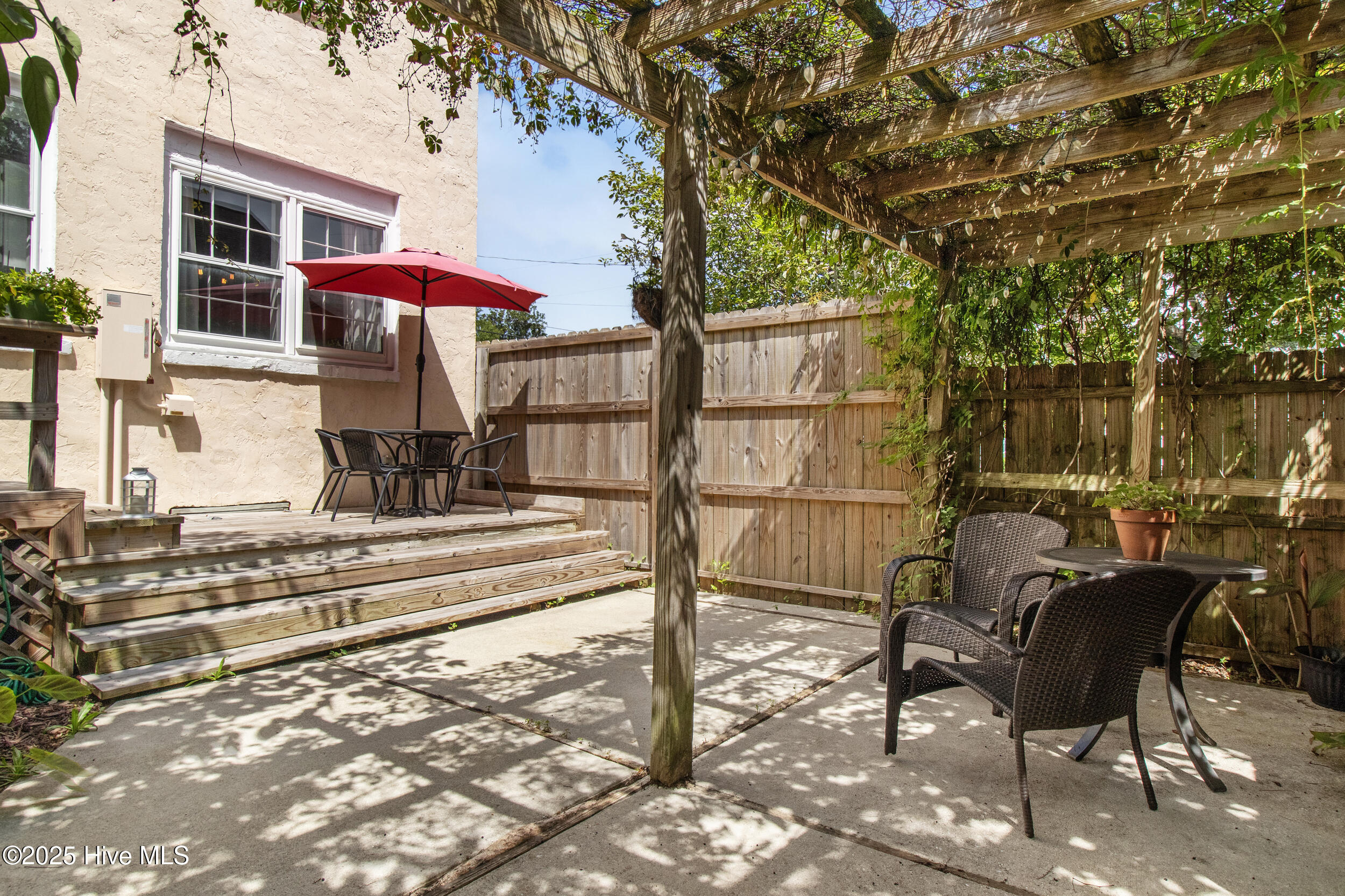 100514973 | Photo 11