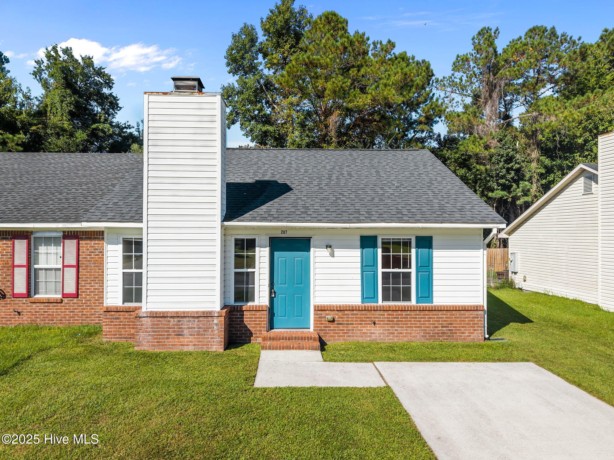 207 Live Oak-front pic 4