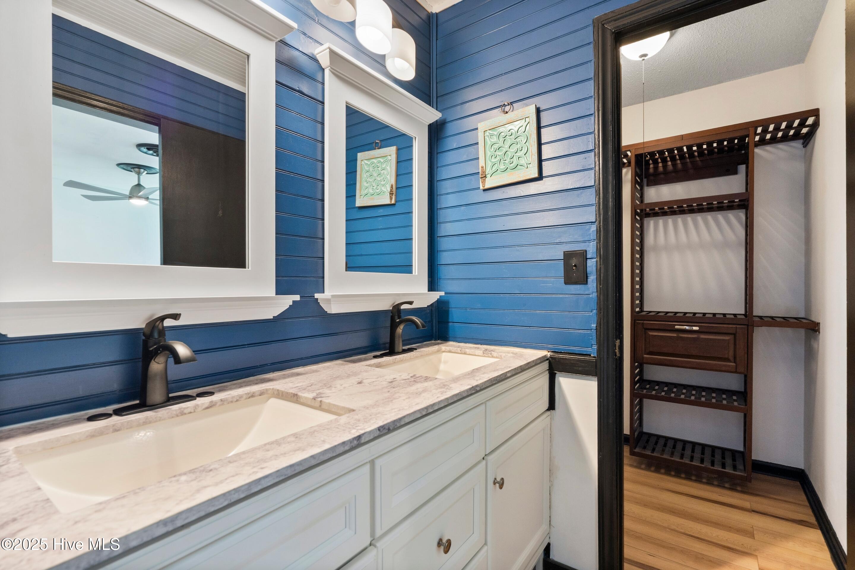 100523596 | Photo 35