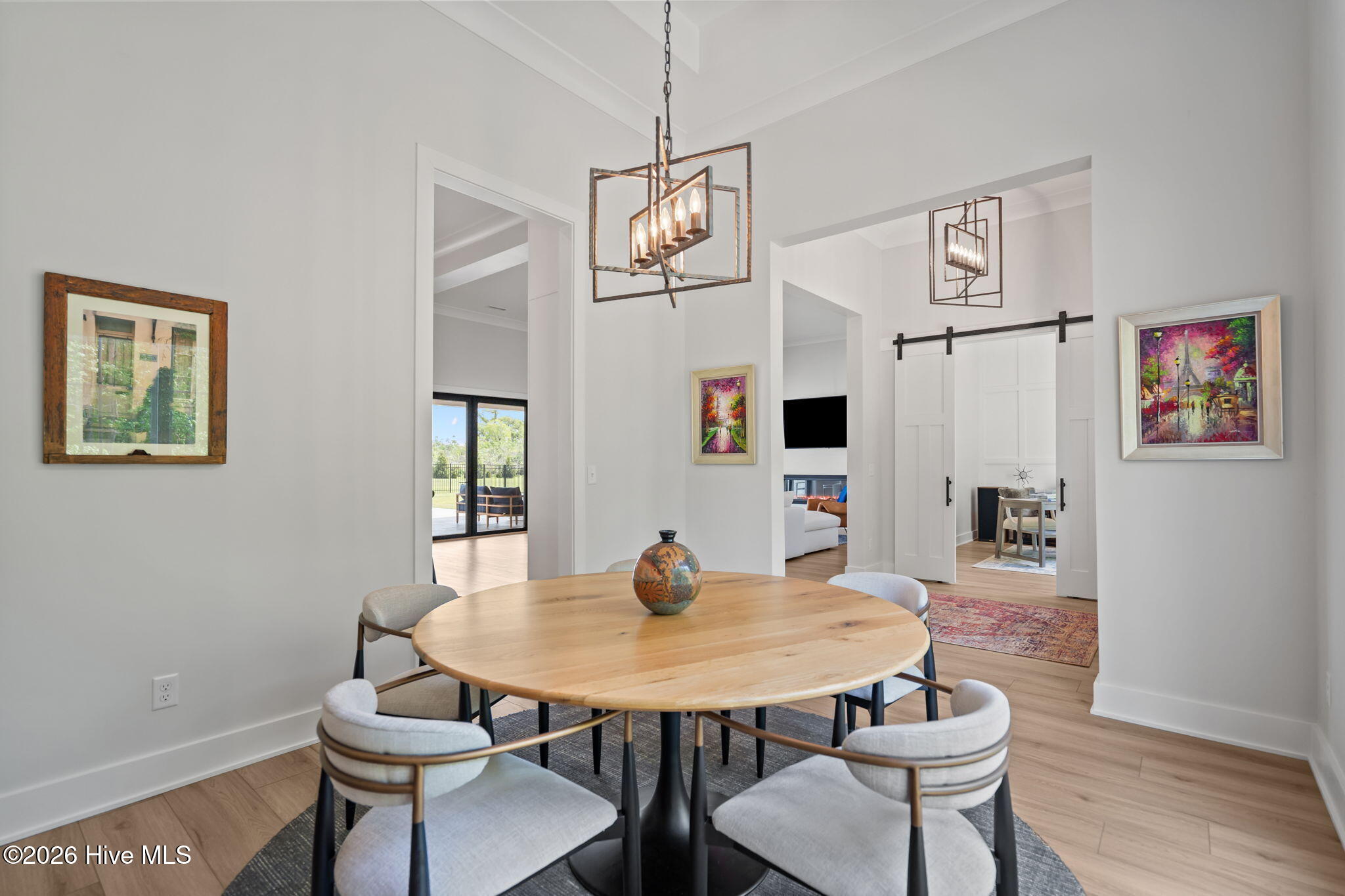 100566934 | Photo 24