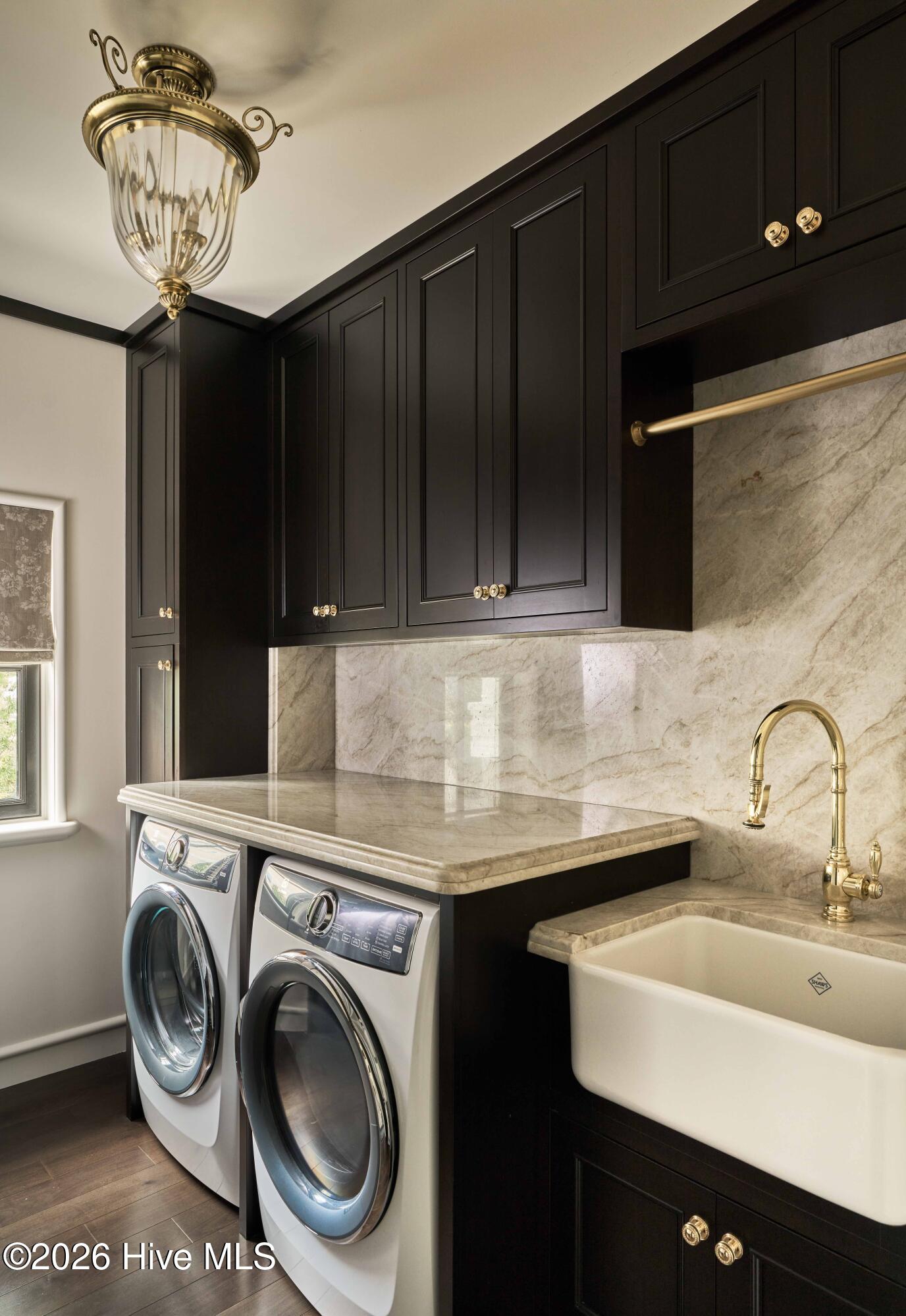 100569177 | Photo 28