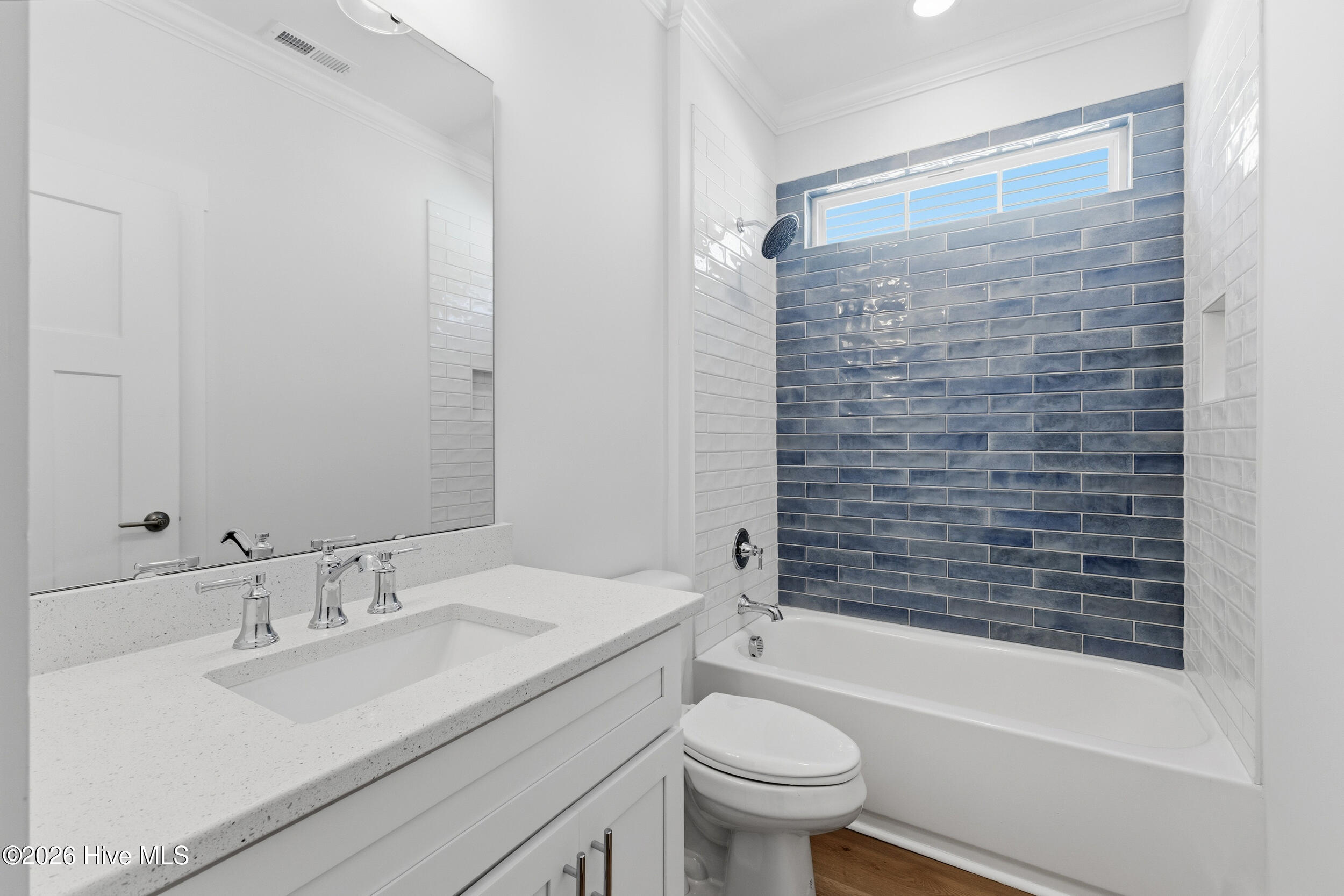 100549765 | Photo 17