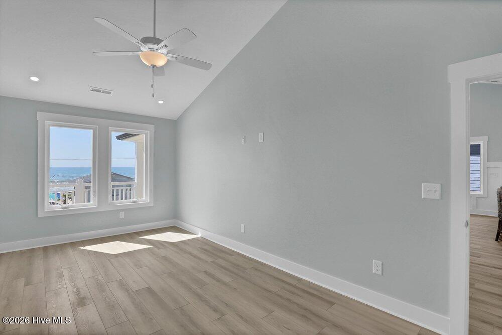 100552100 | Photo 39