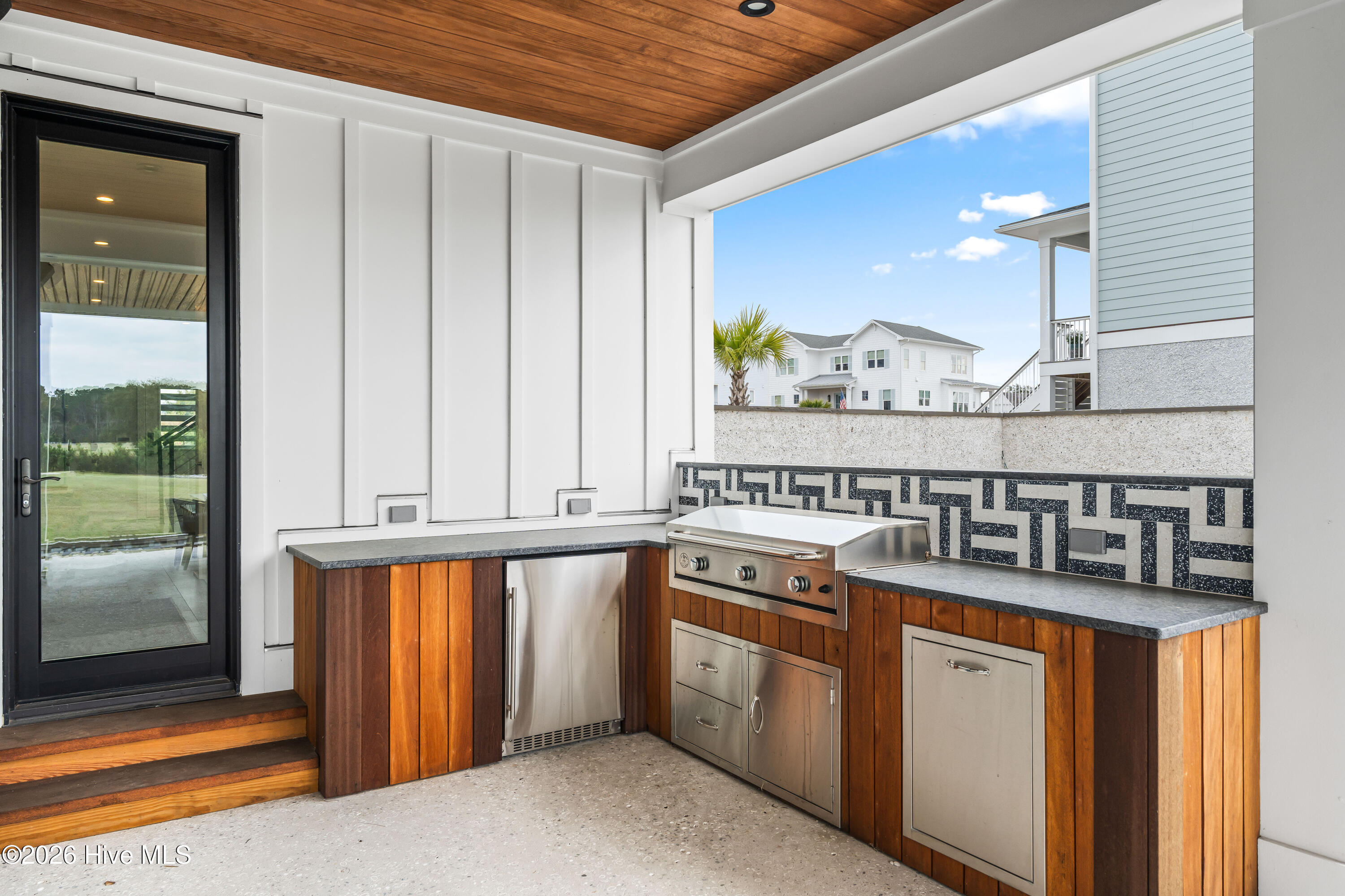 100567165 | Photo 88