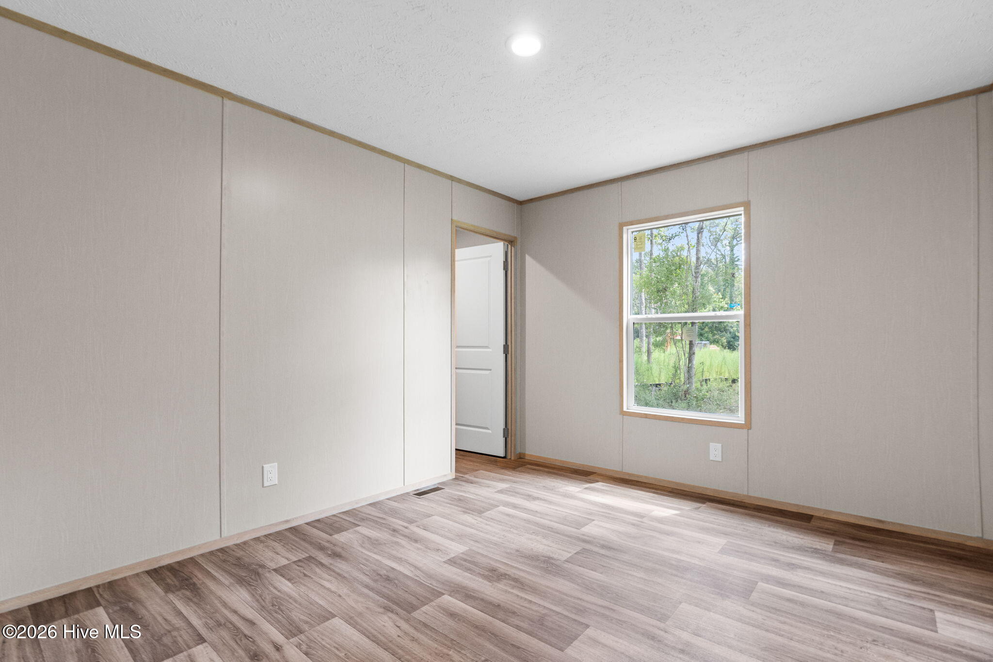 100547883 | Photo 22