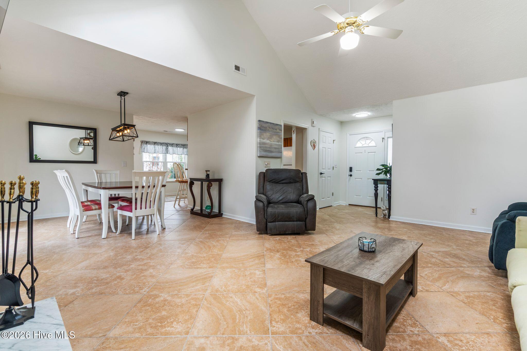 100550579 | Photo 11