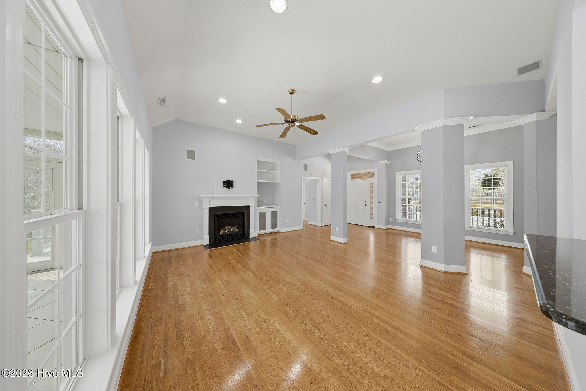 100560858 | Photo 13