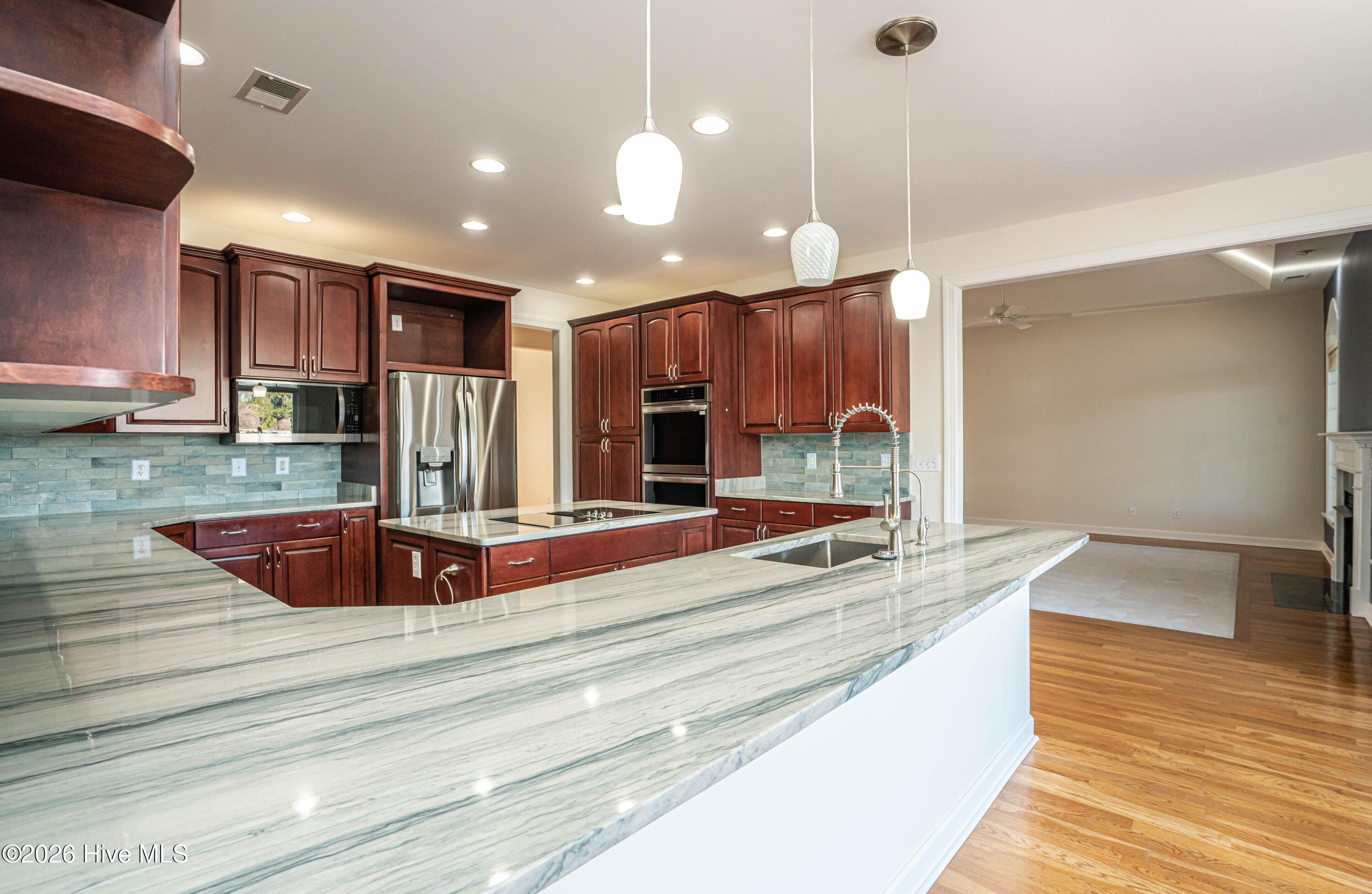 100553430 | Photo 33