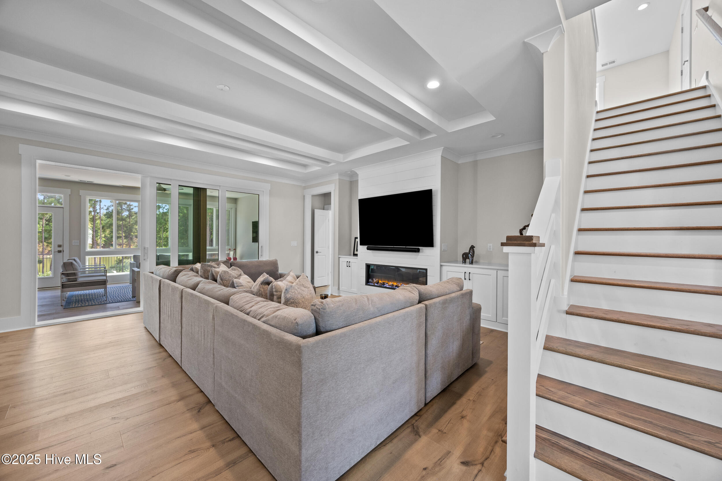 100532896 | Photo 11