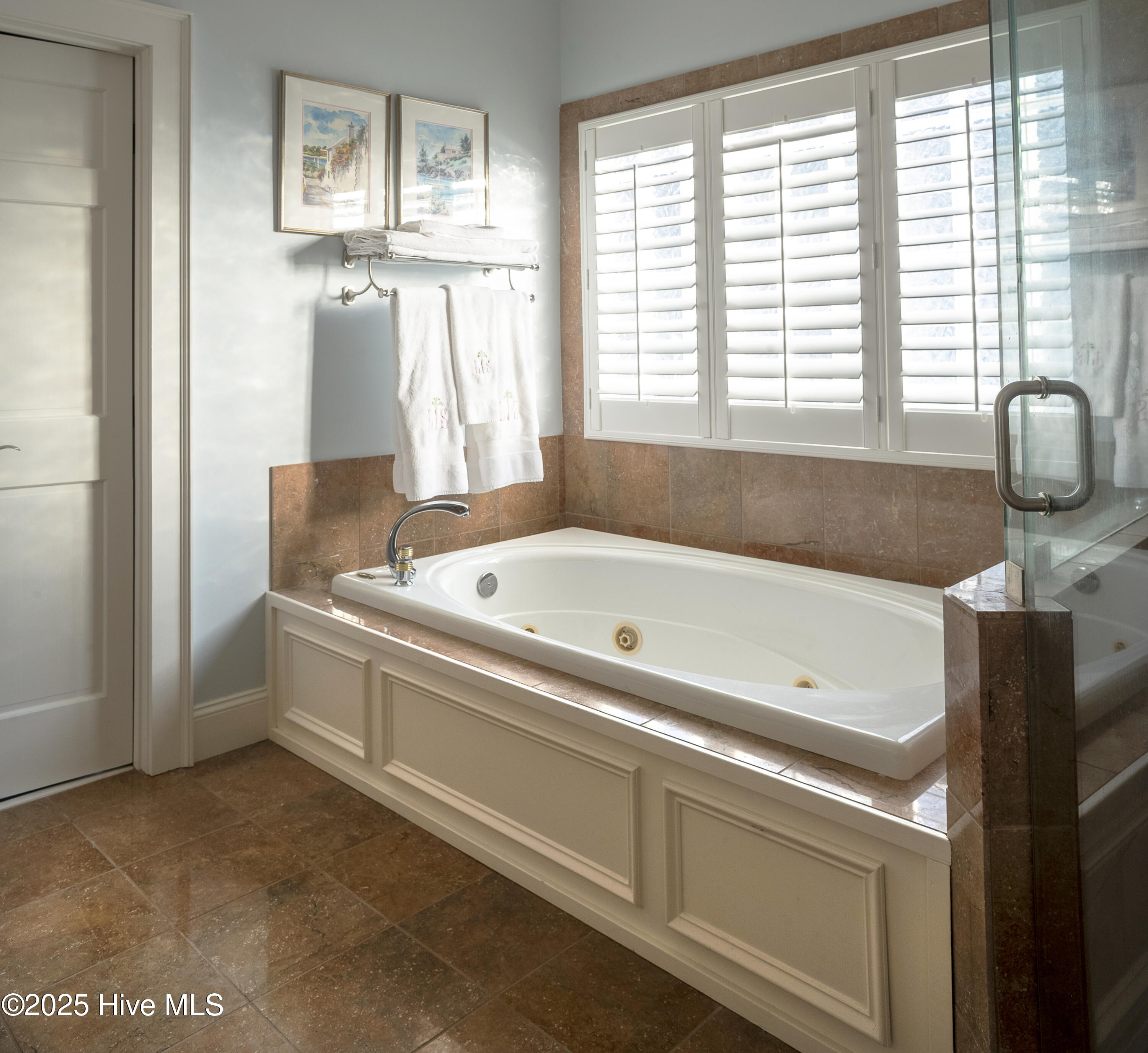 100536039 | Photo 32