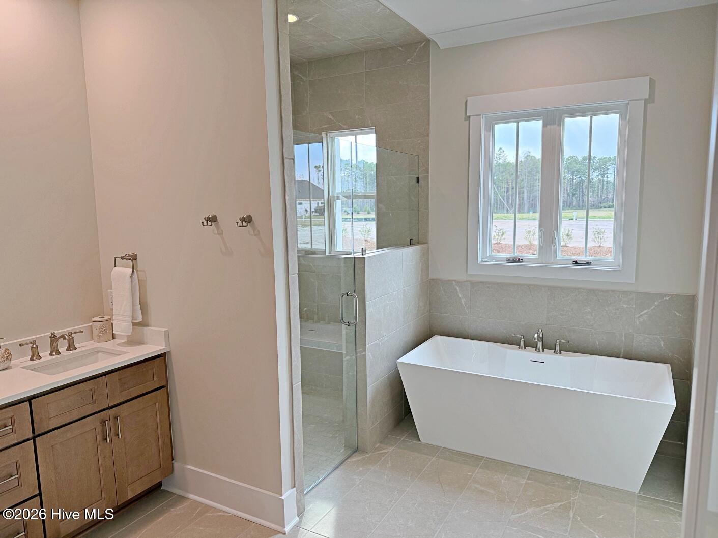 100537171 | Photo 11