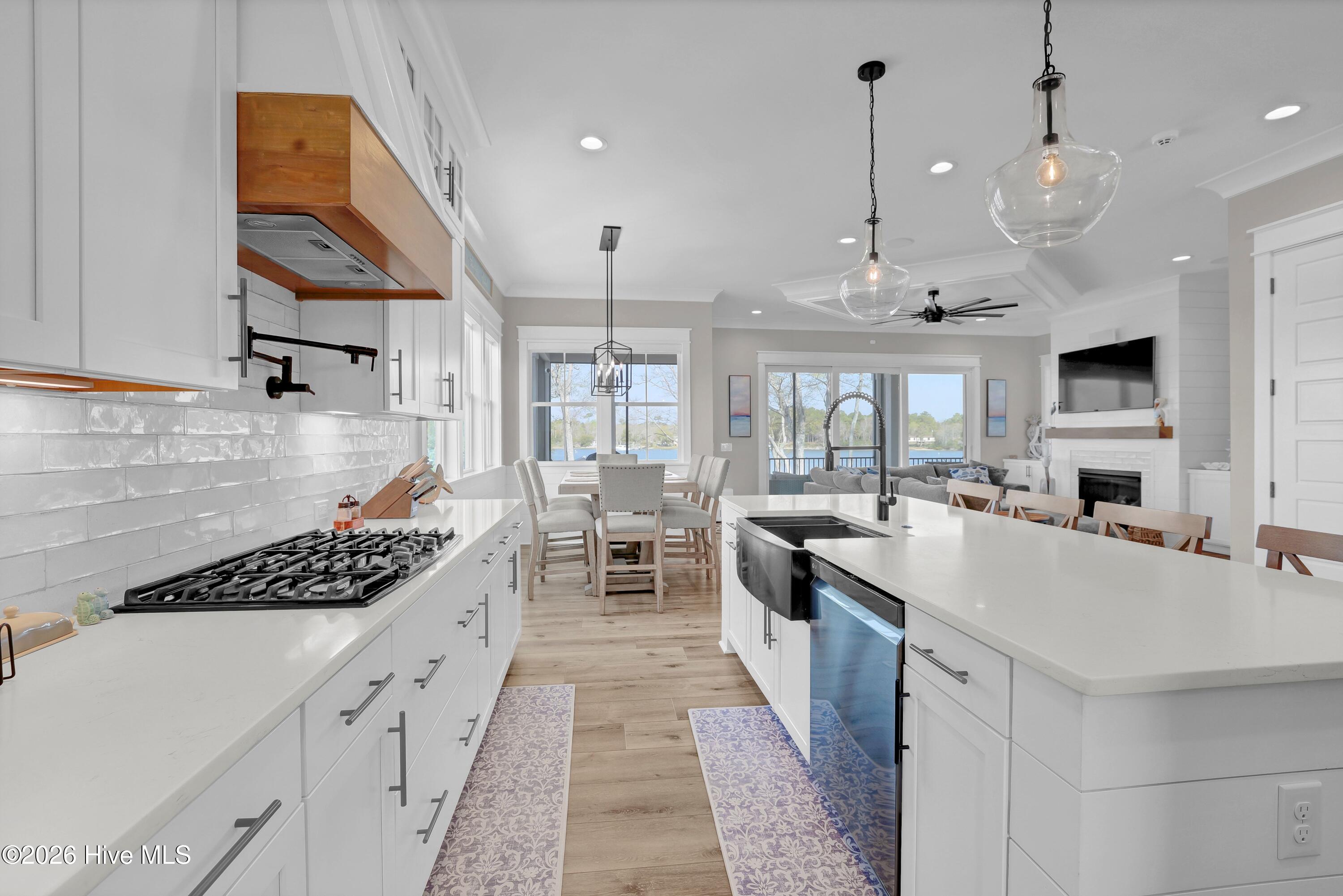 100564139 | Photo 13