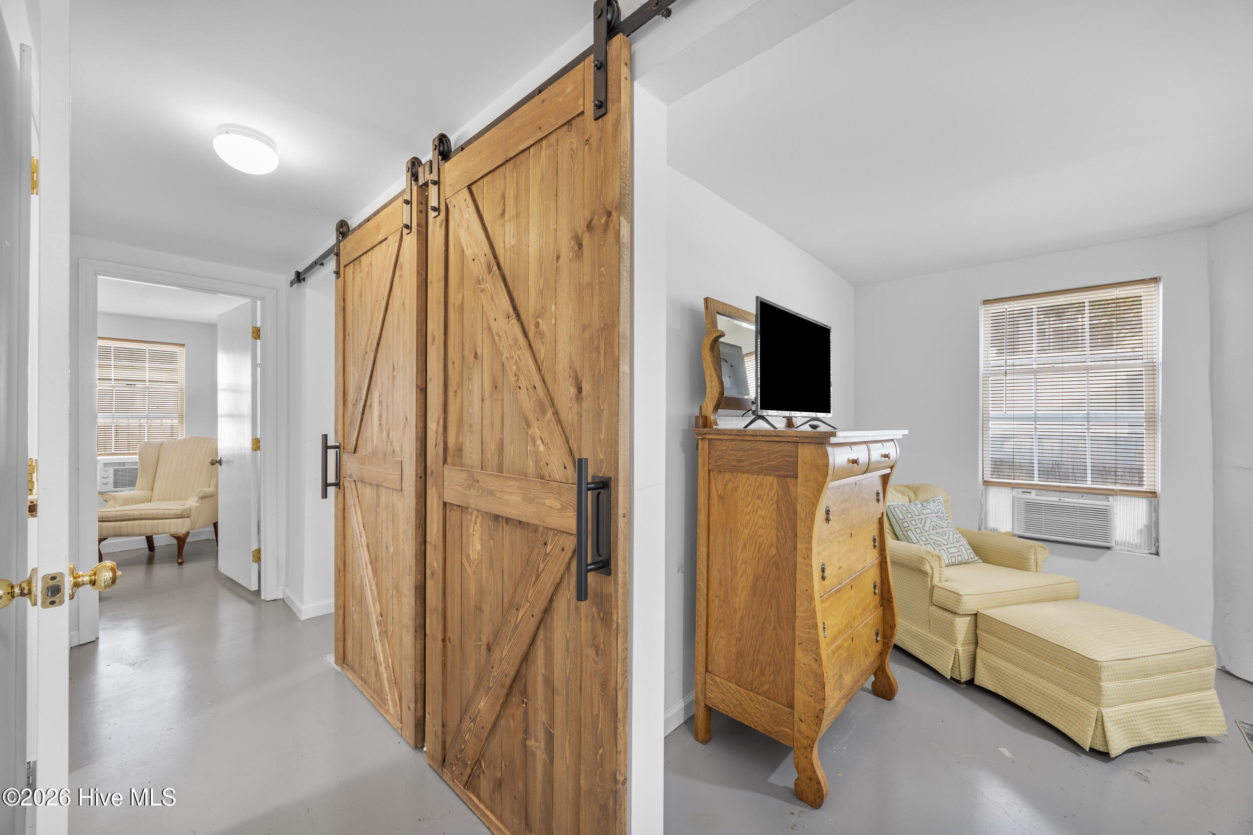 100548629 | Photo 21