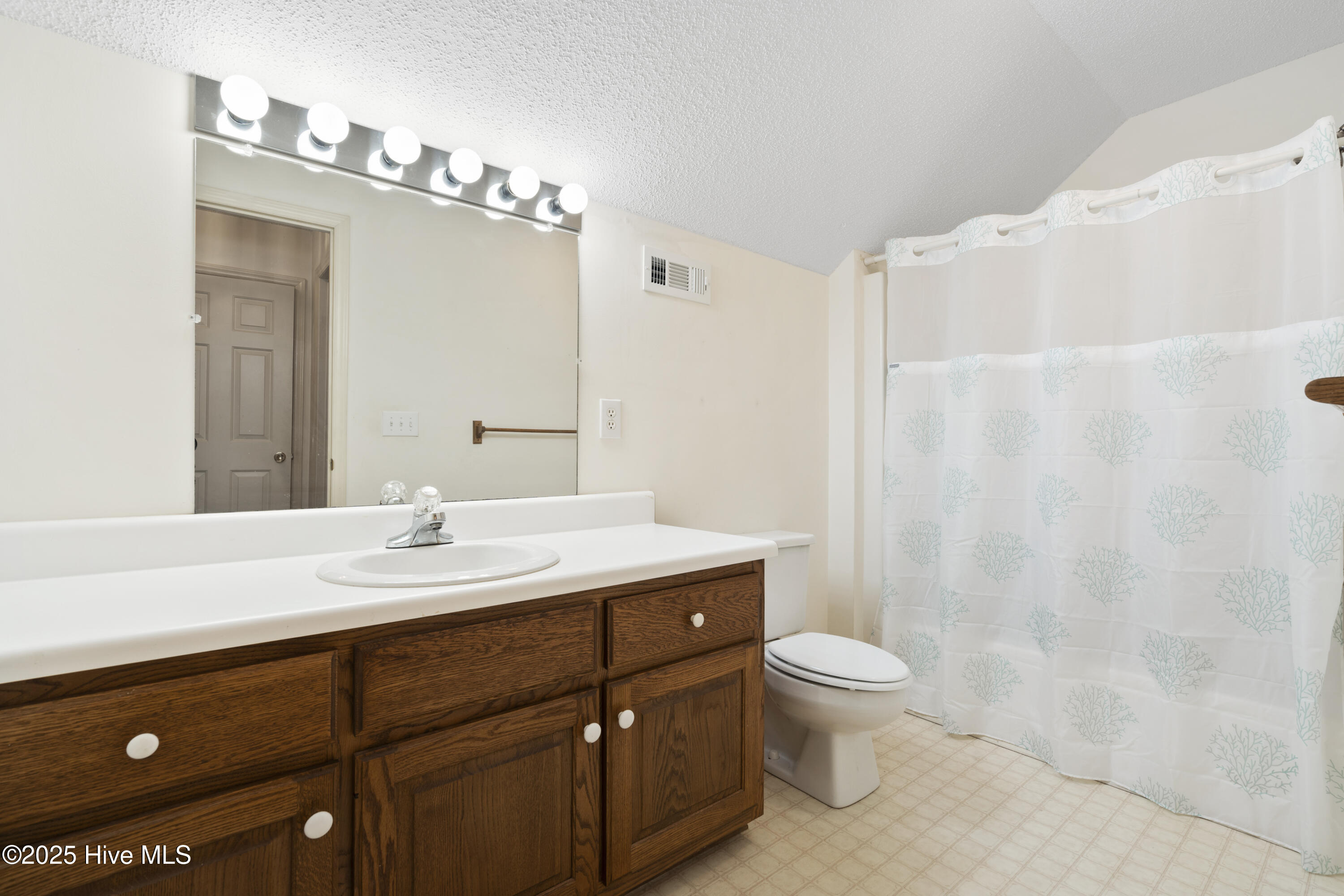 100515405 | Photo 25