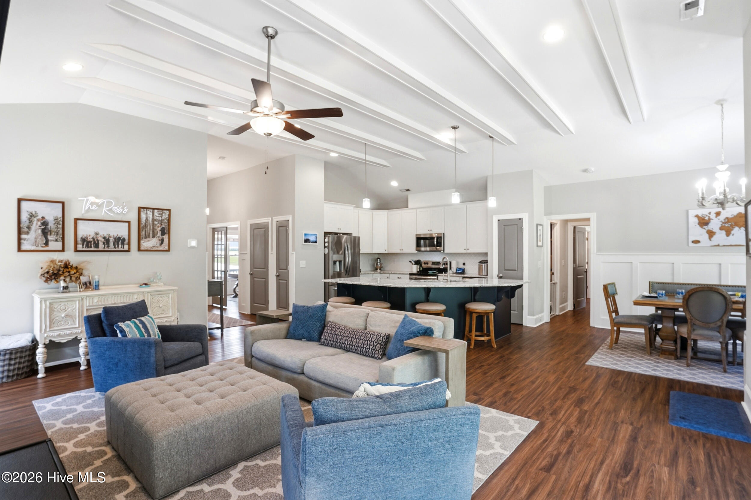 100569213 | Photo 11