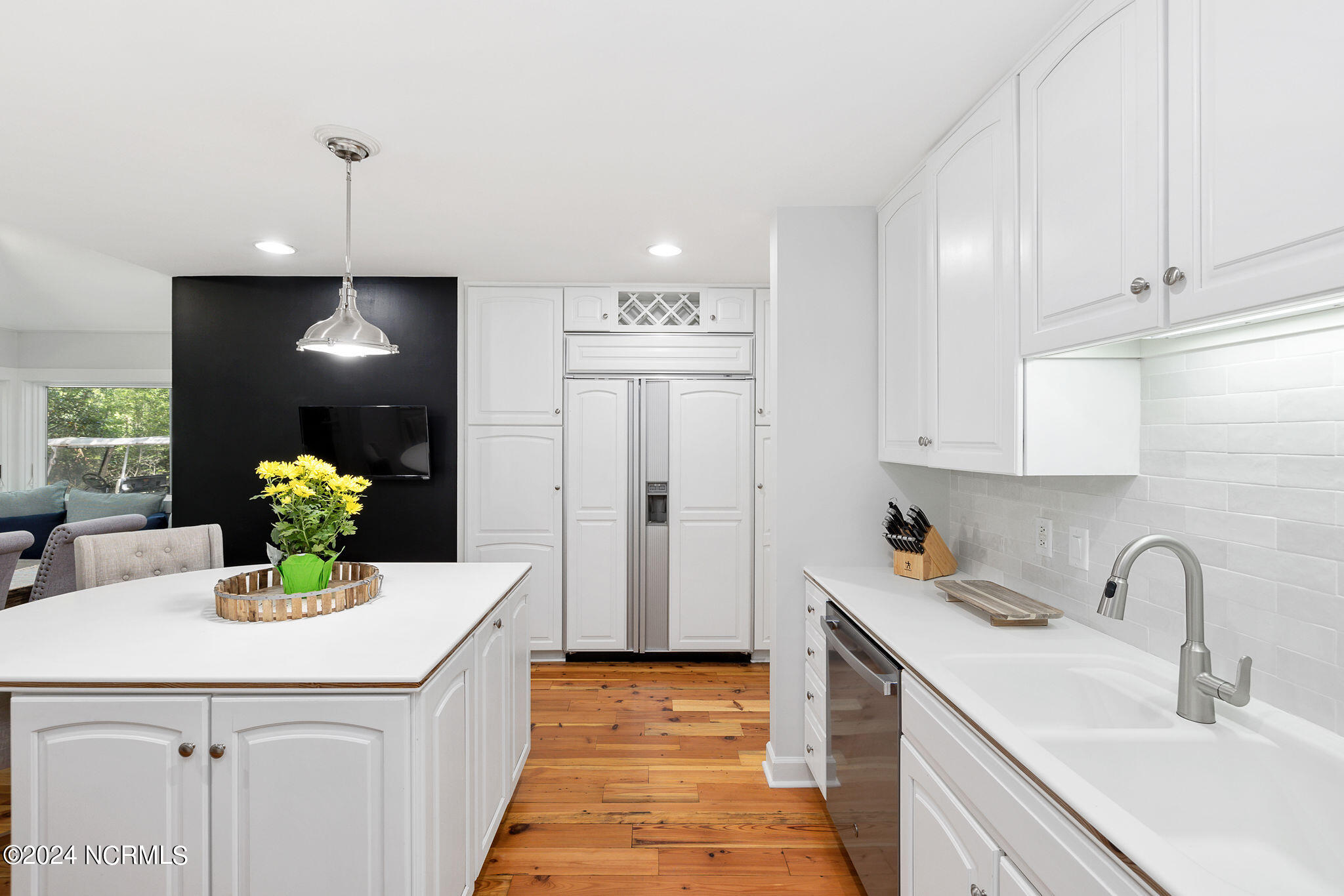 100493590 | Photo 28