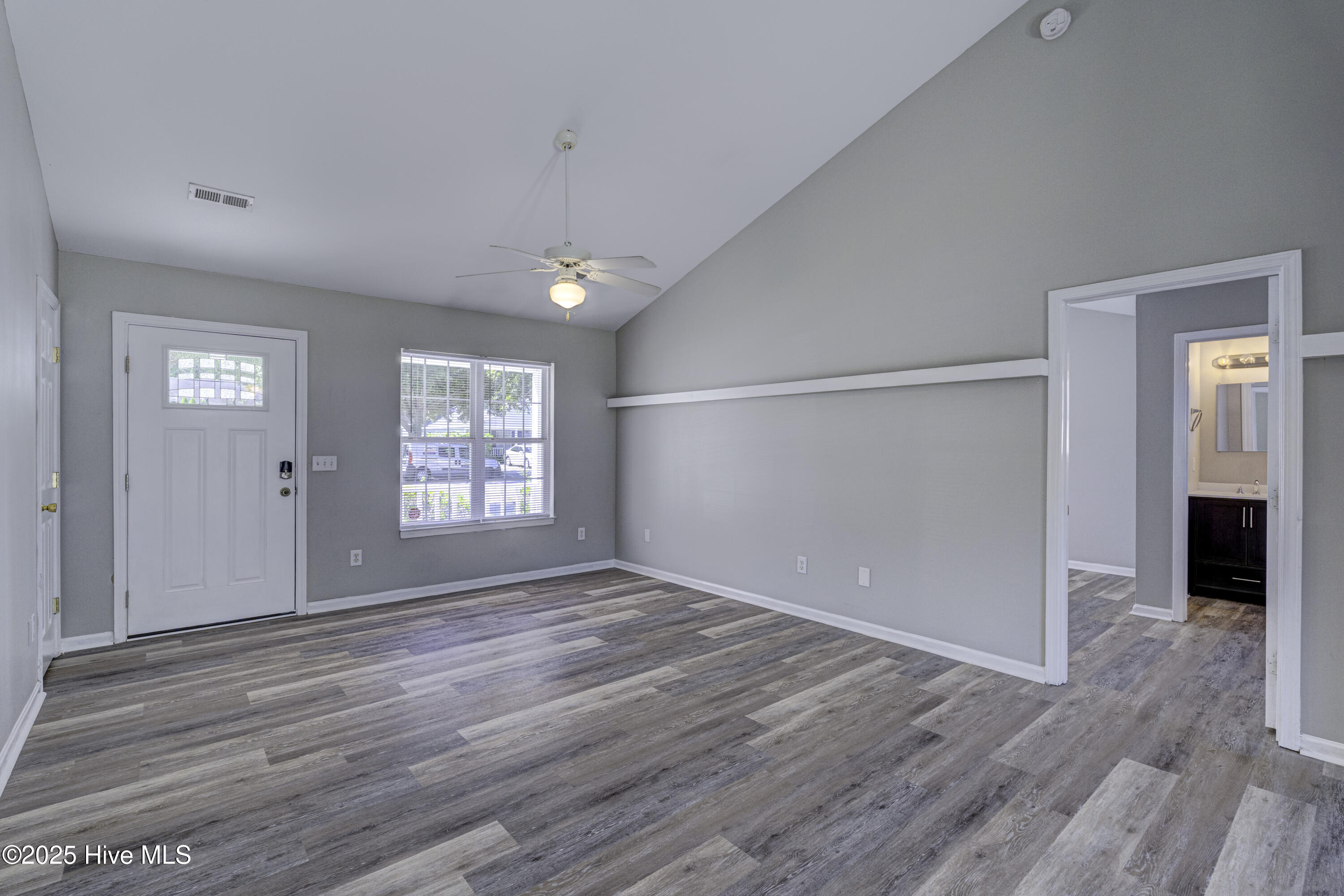 100531286 | Photo 14