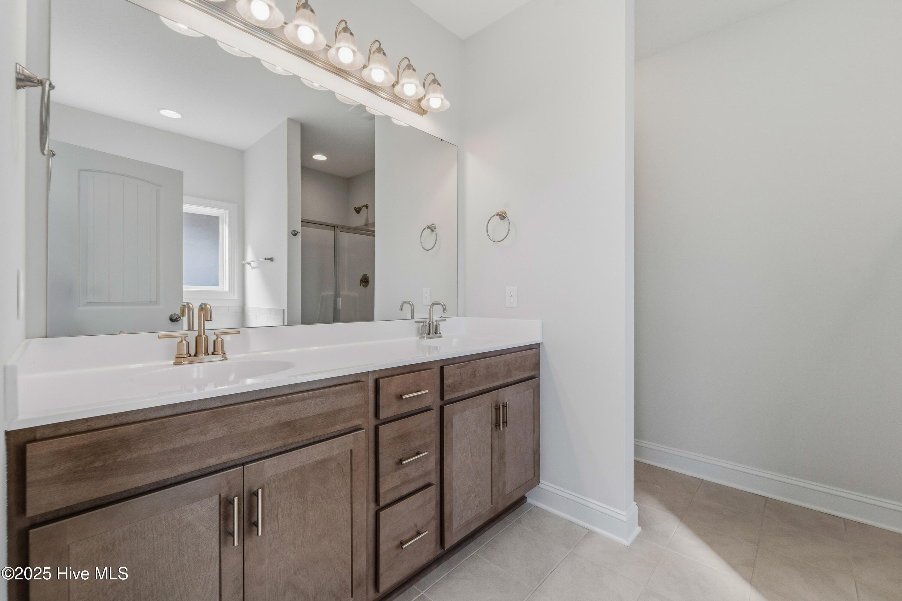 100514766 | Photo 25