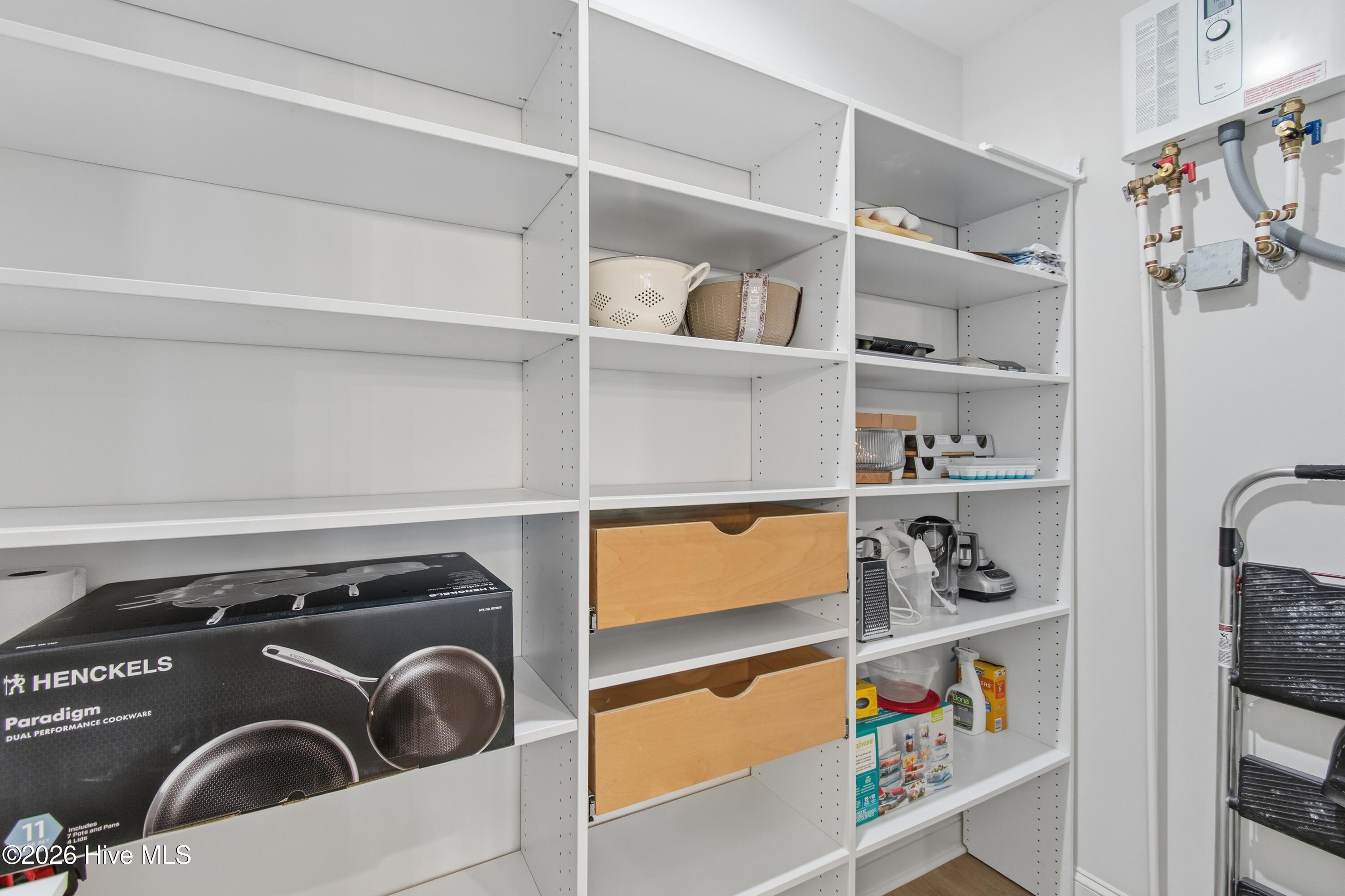 100551357 | Photo 32