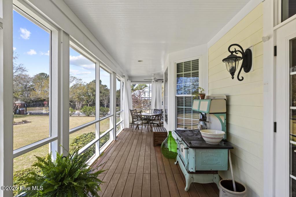 100570572 | Photo 51