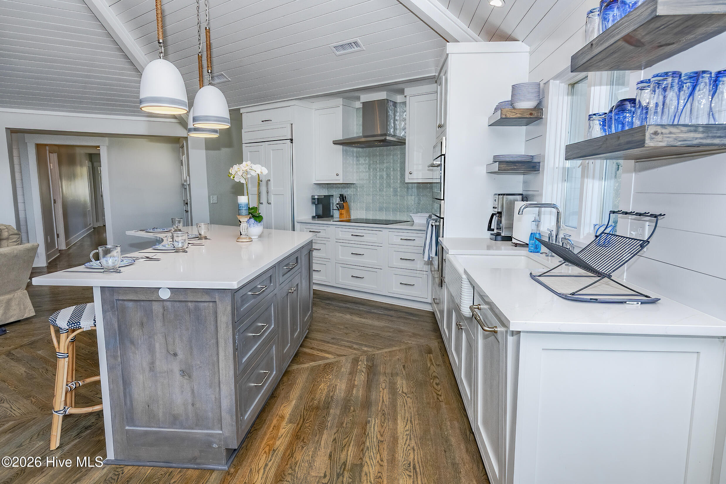 100560271 | Photo 19