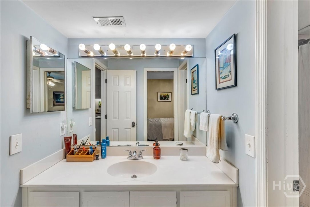 Garden apartment bathroom