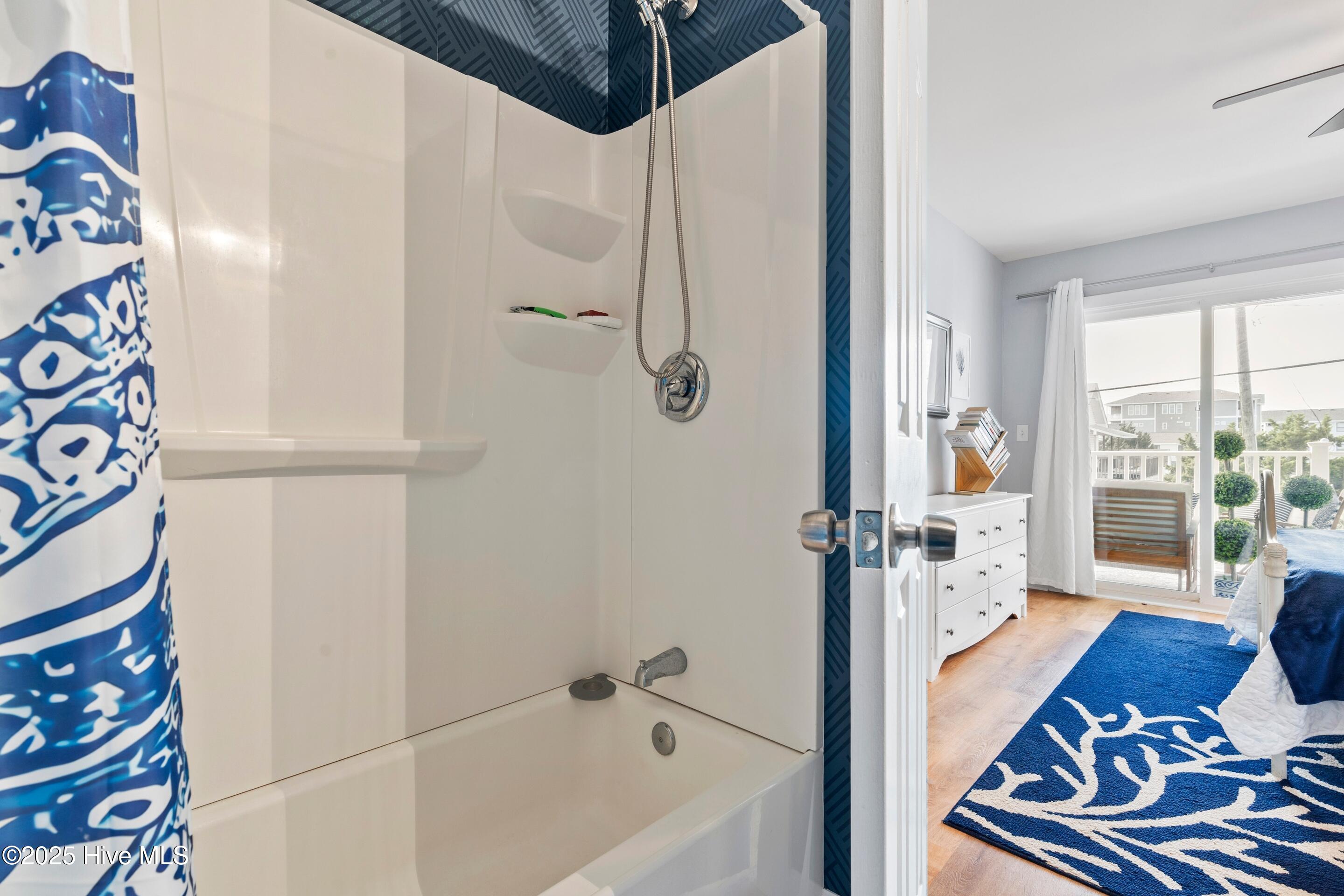 100535688 | Photo 28