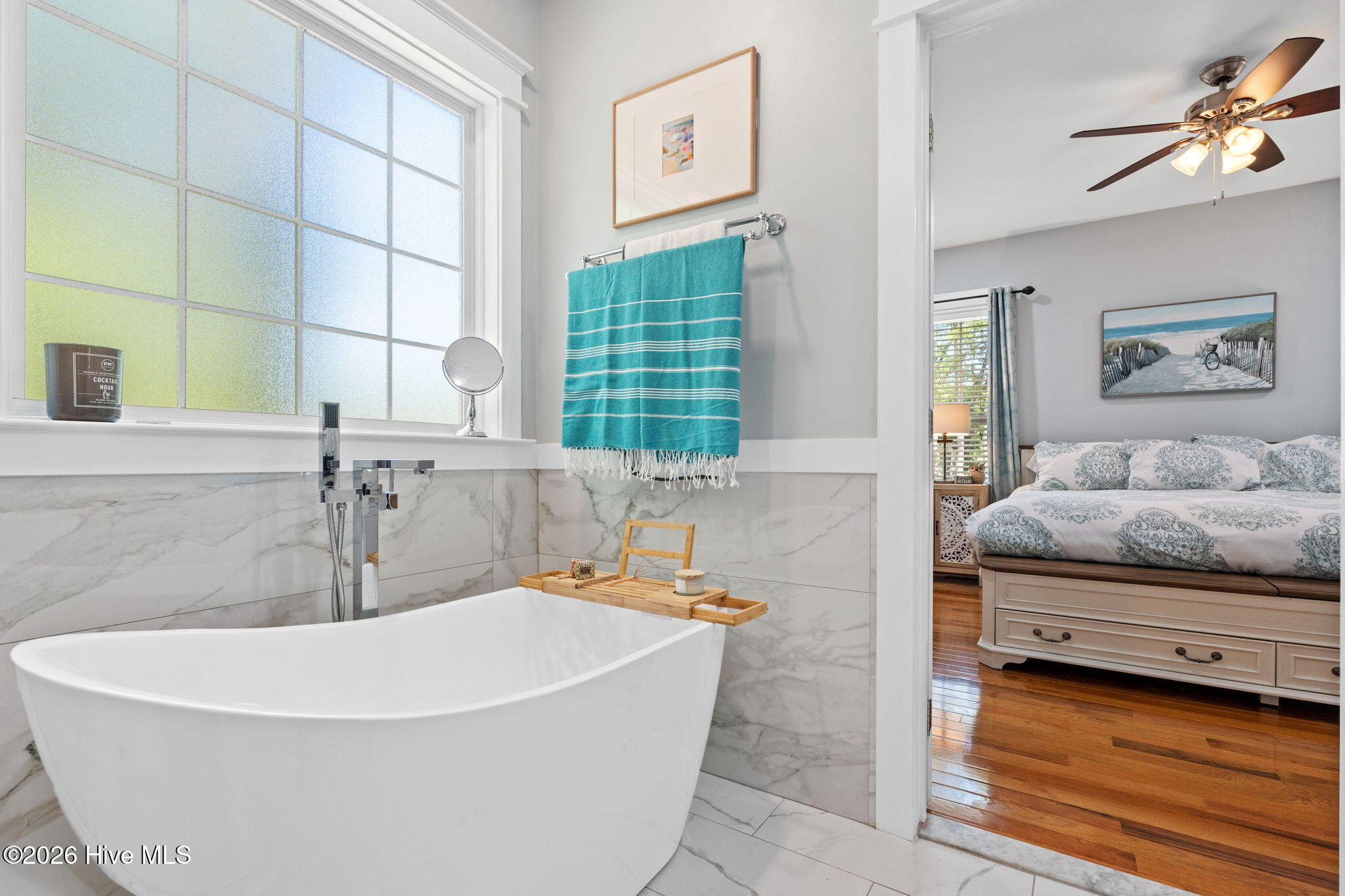 100568987 | Photo 24