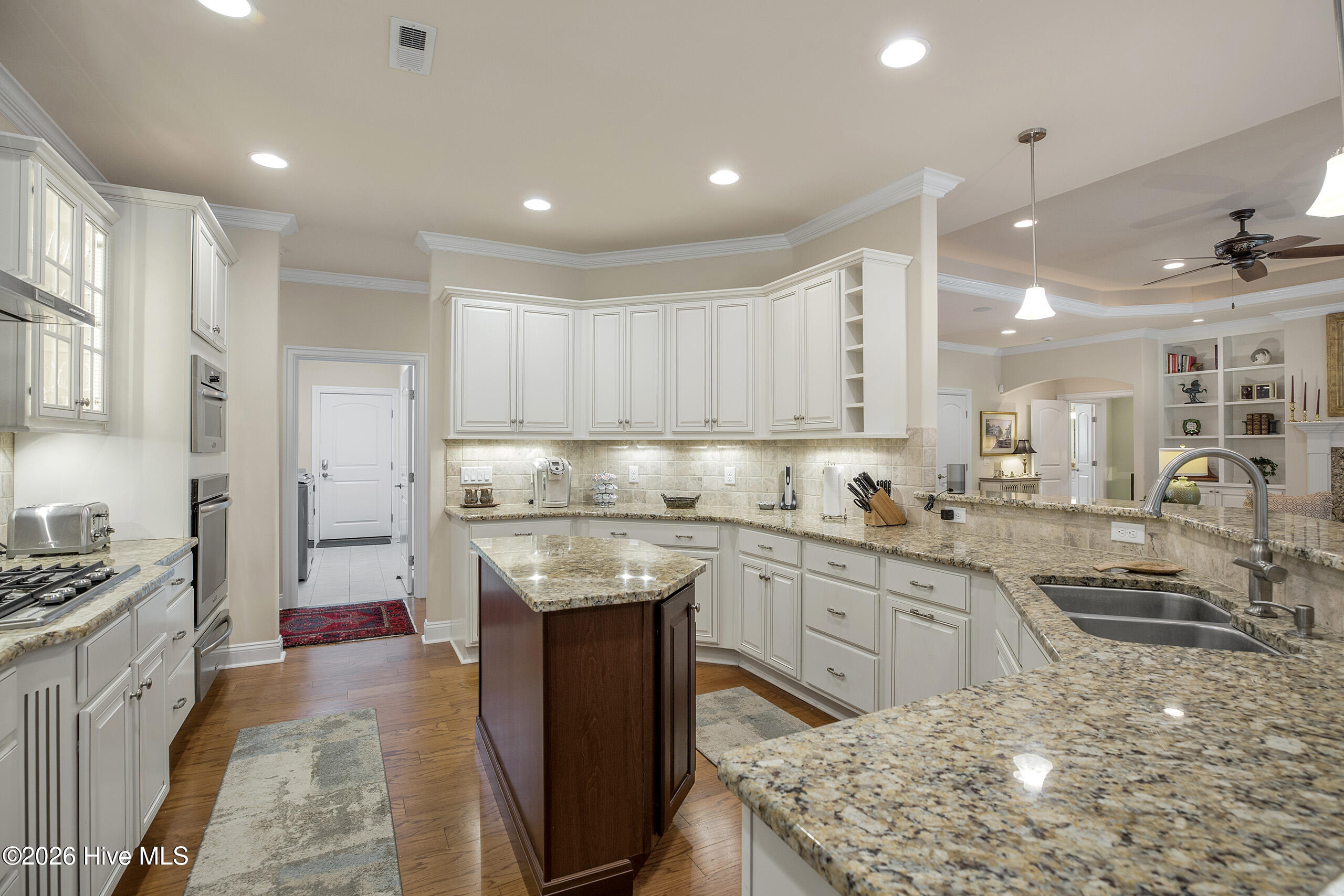 100563471 | Photo 15