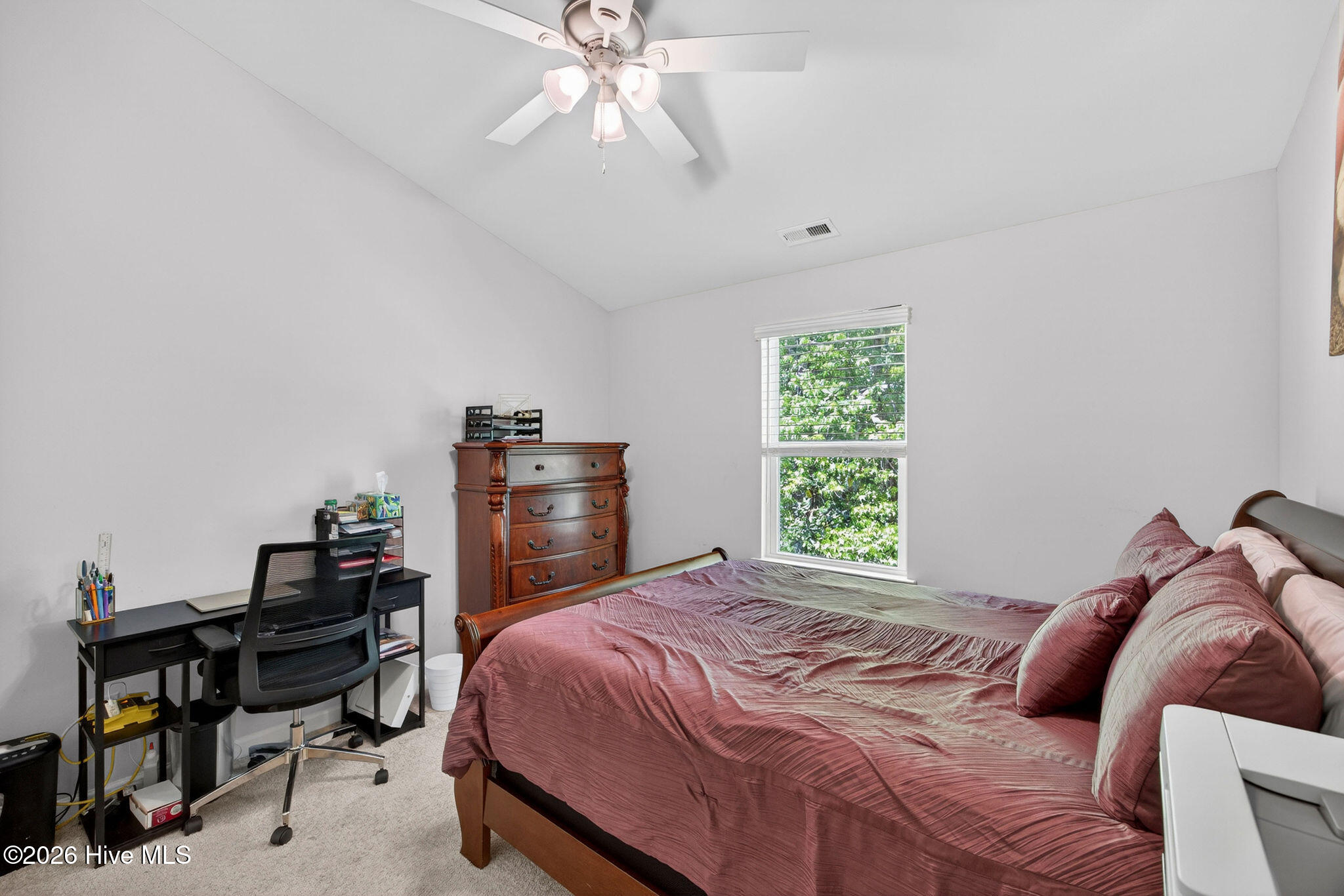 100570180 | Photo 27