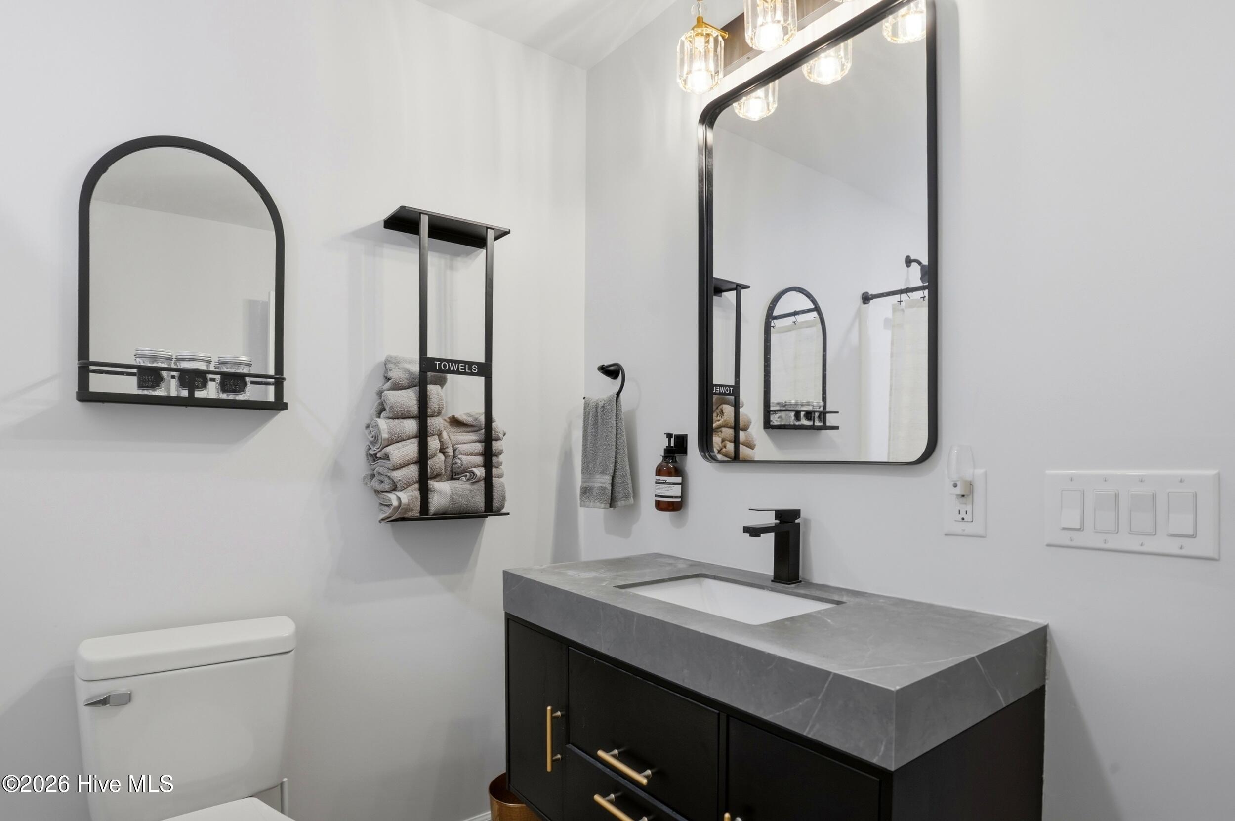 100561459 | Photo 16