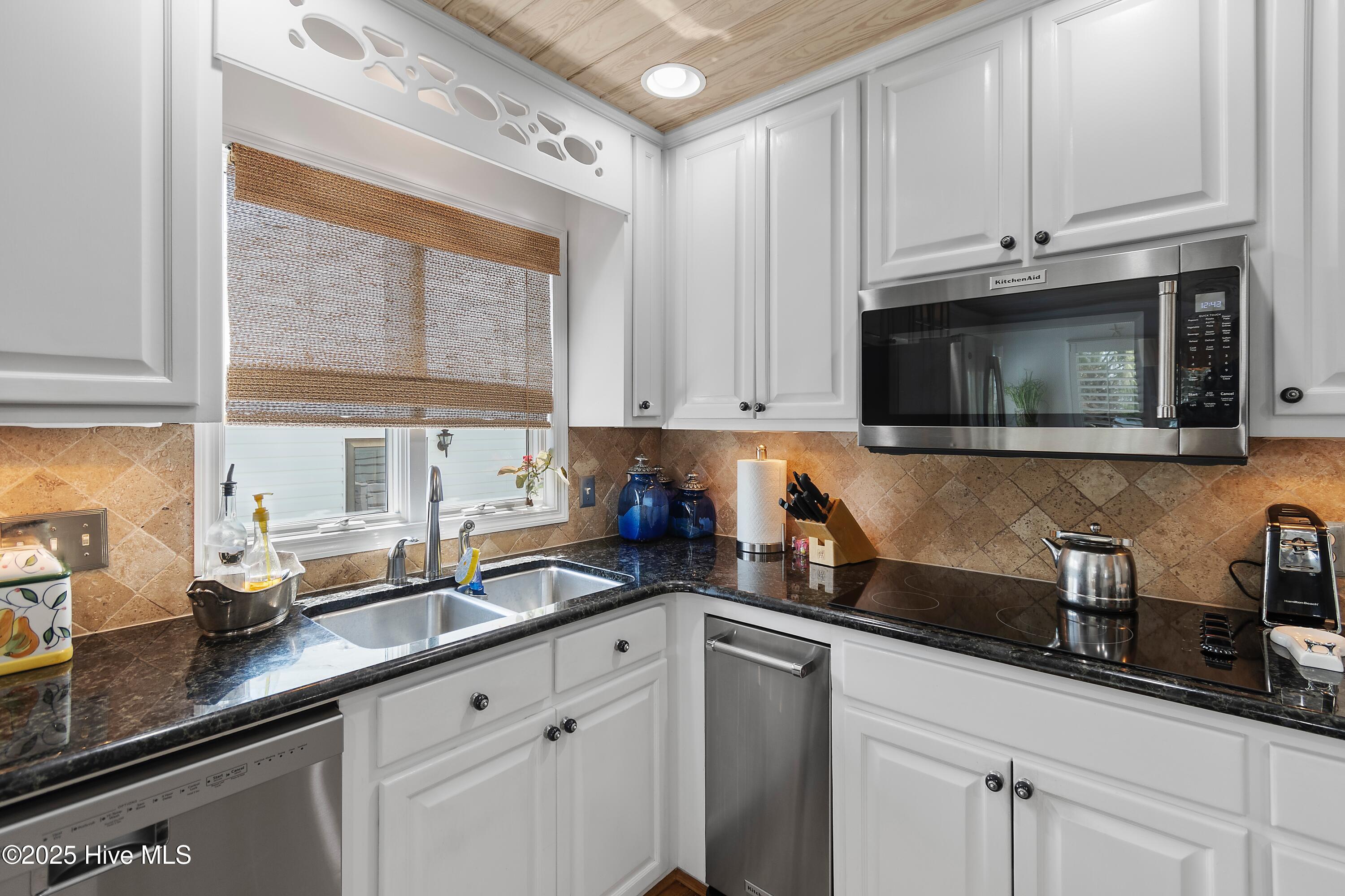 100527373 | Photo 19