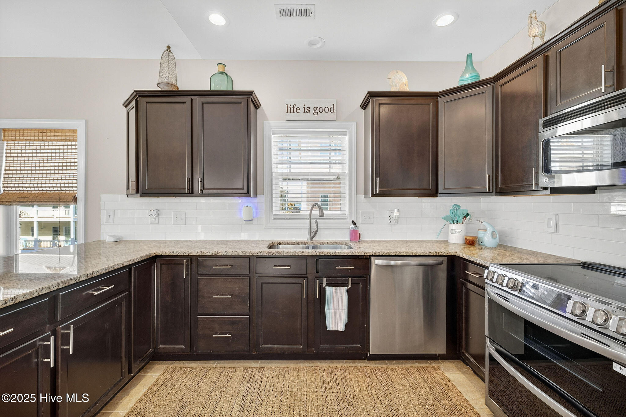 100533834 | Photo 11