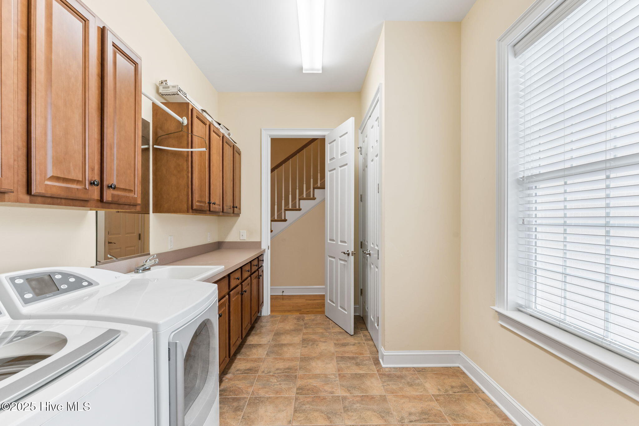 100518405 | Photo 60