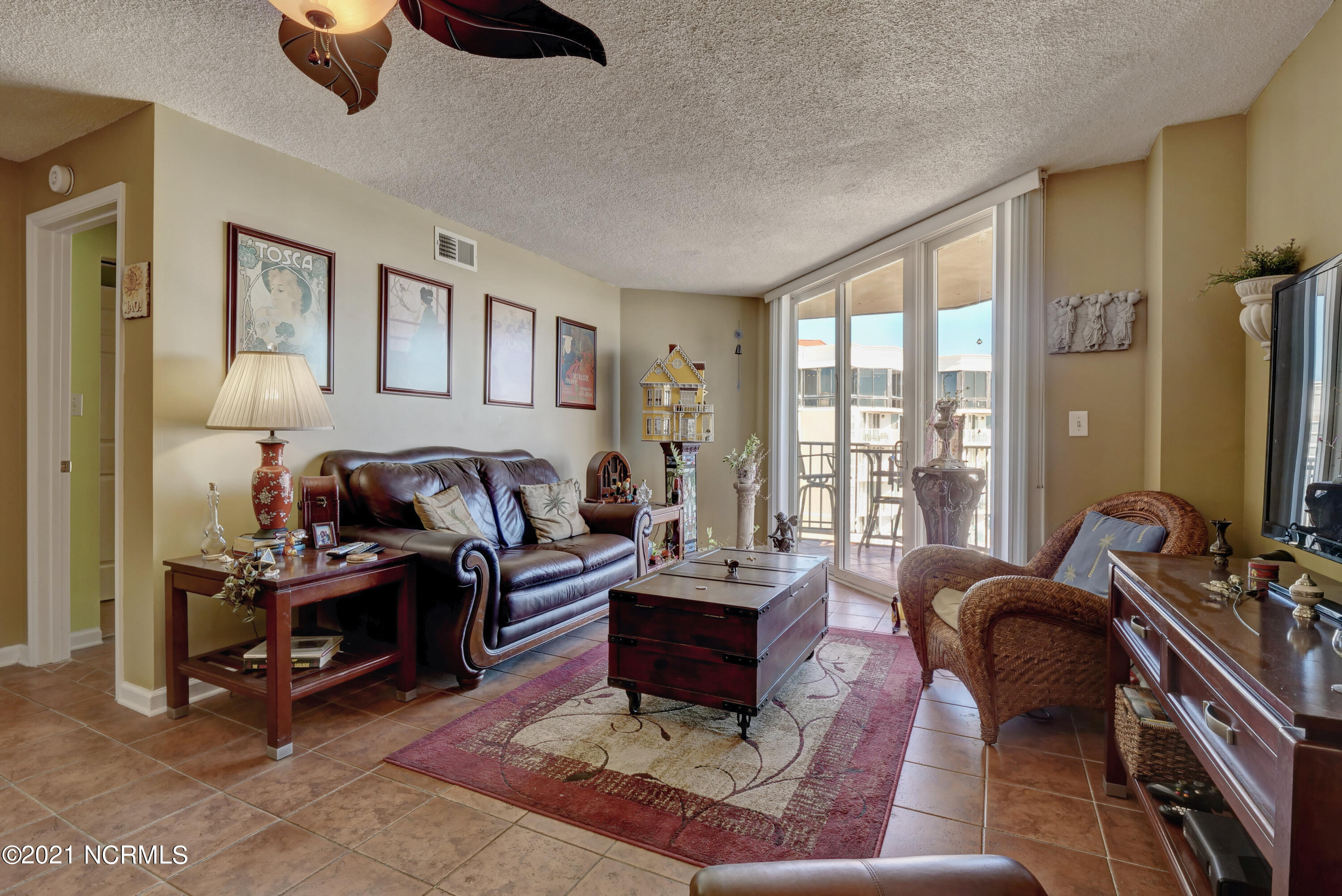 100520960 | Photo 11