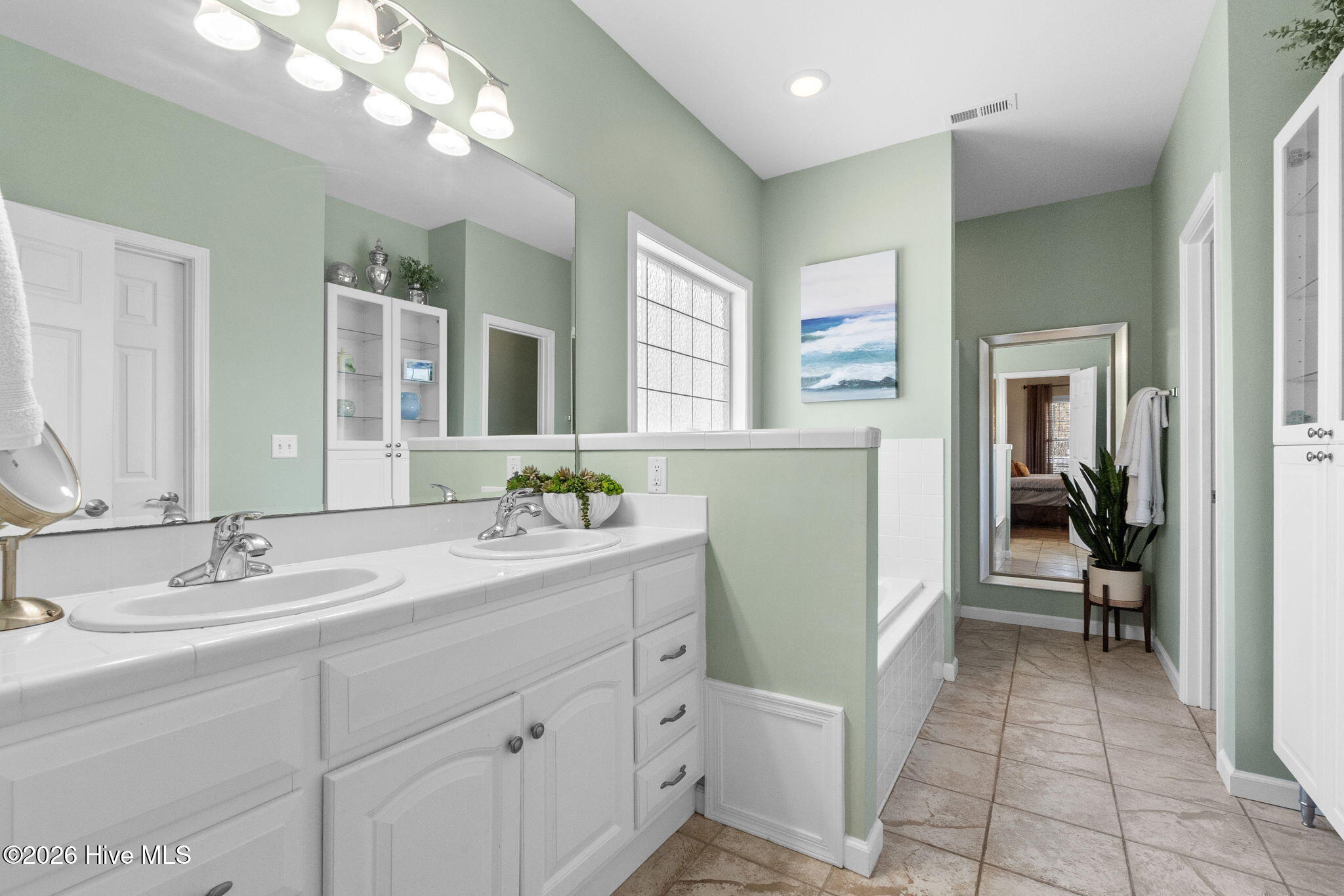 100562755 | Photo 13