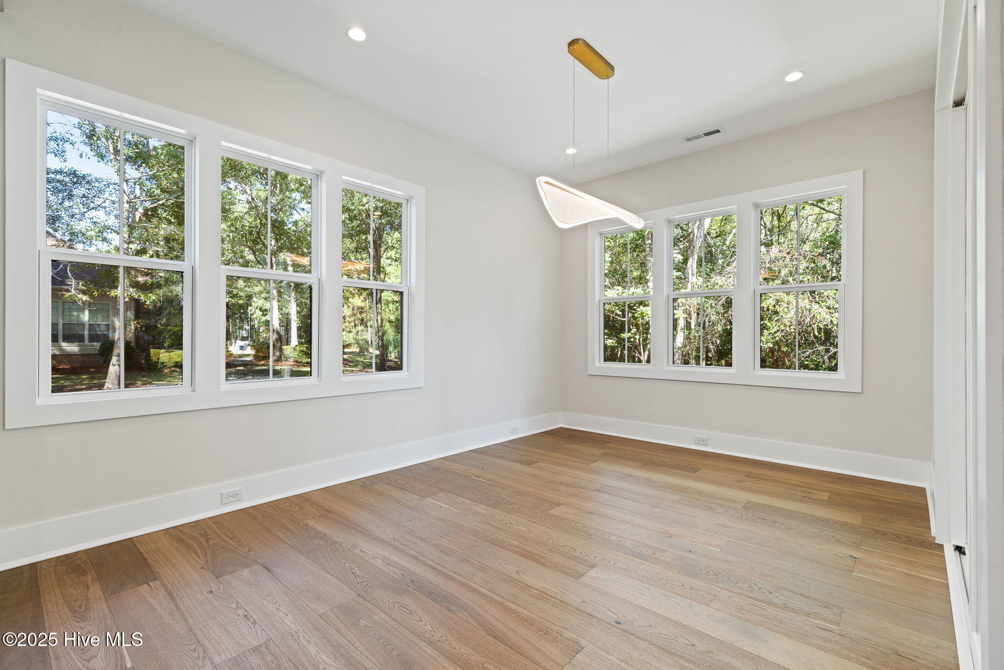 100522632 | Photo 30