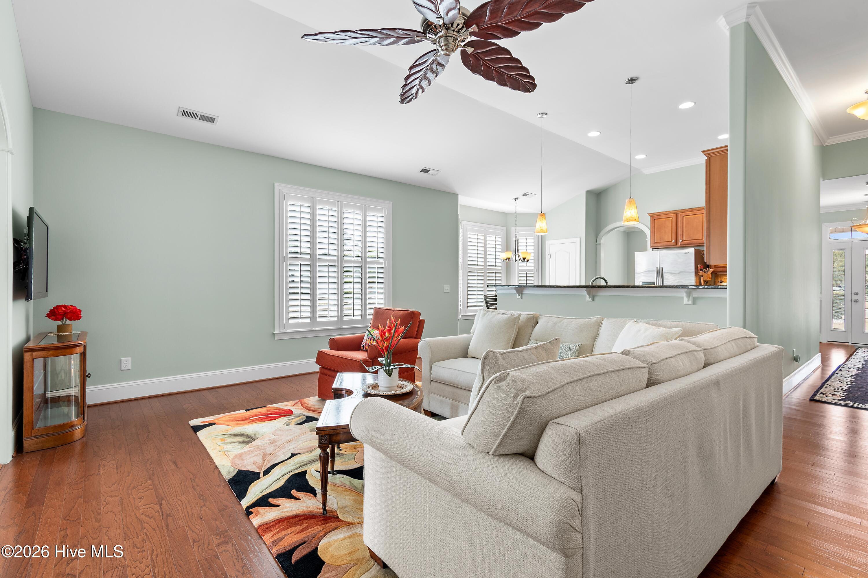 100554083 | Photo 14